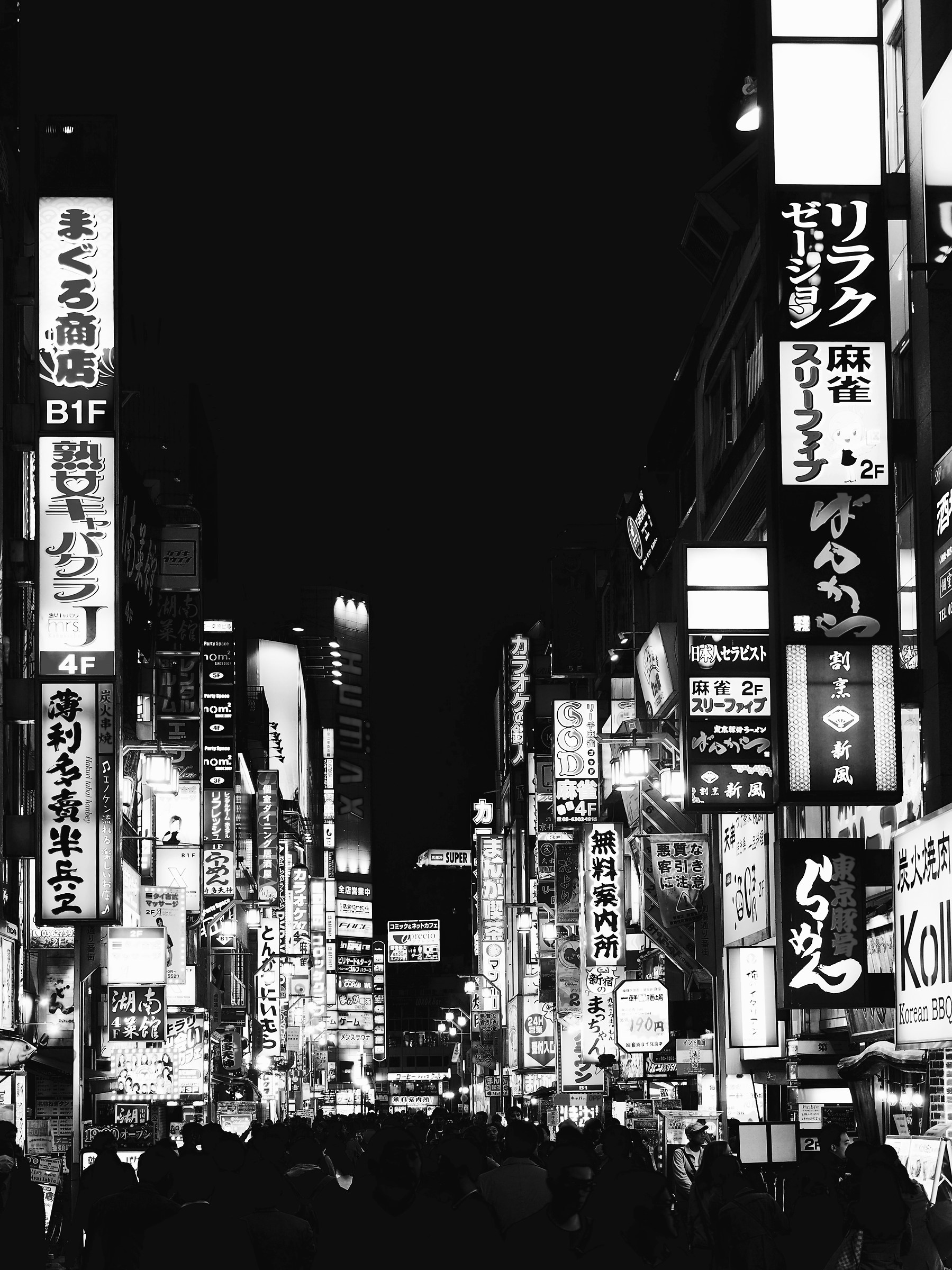 Shinjuku in b / w