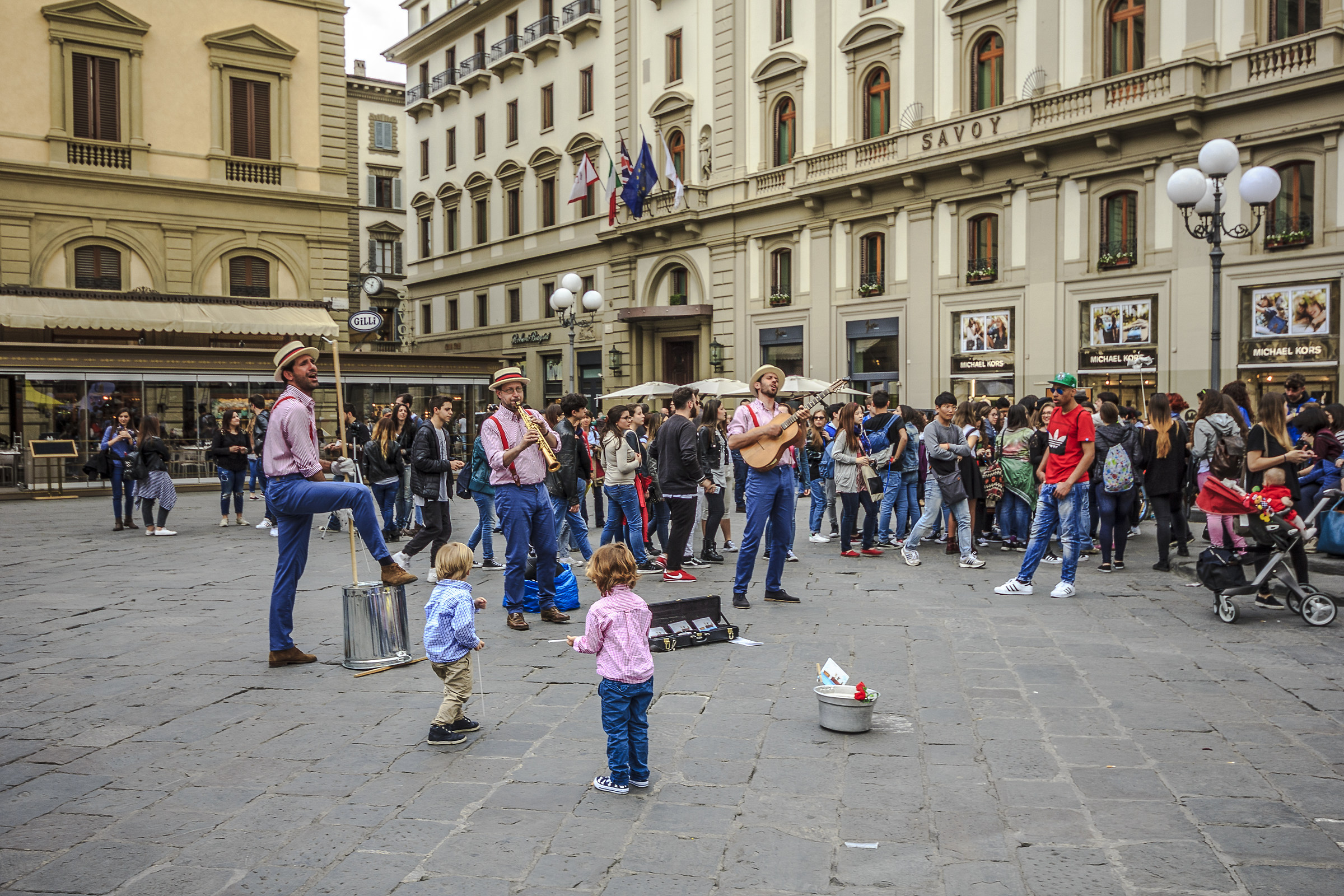 Entertainment in the Piazza della Repubblica