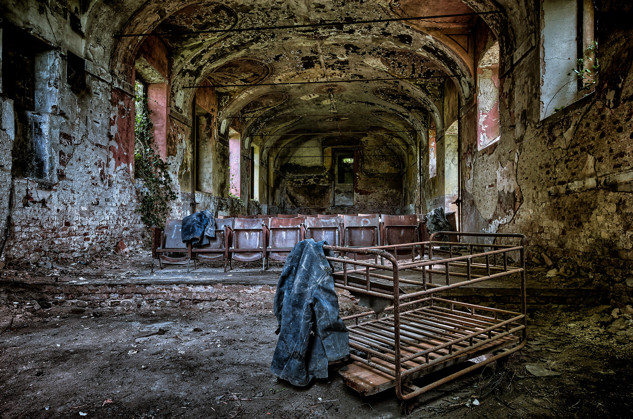 Il teatro dell'assurdo...va in scena l'abbandono