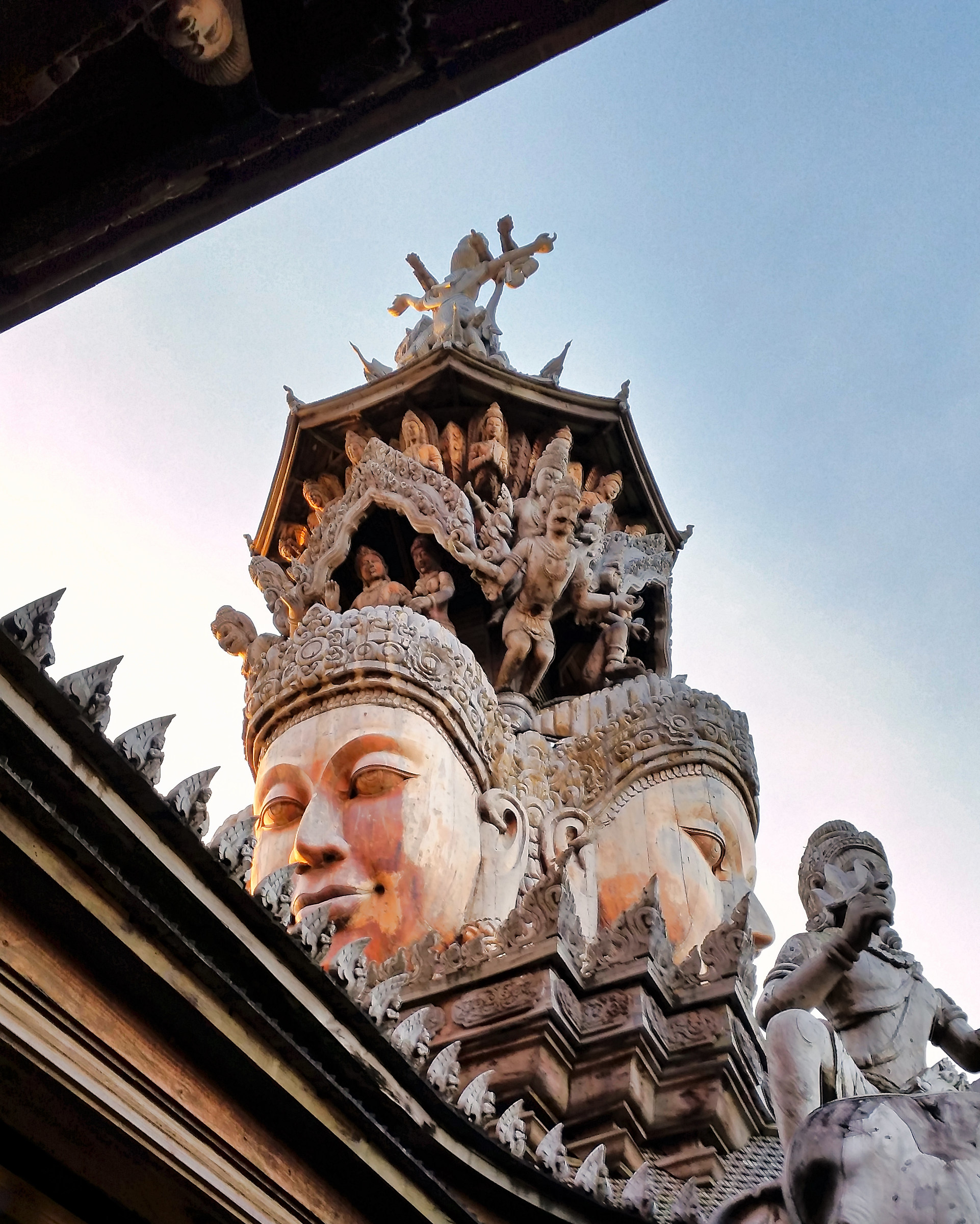 Sanctuary-particolare