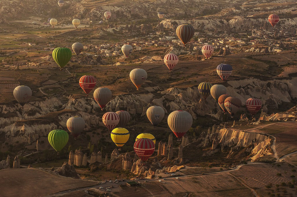 all'alba in mongolfiera