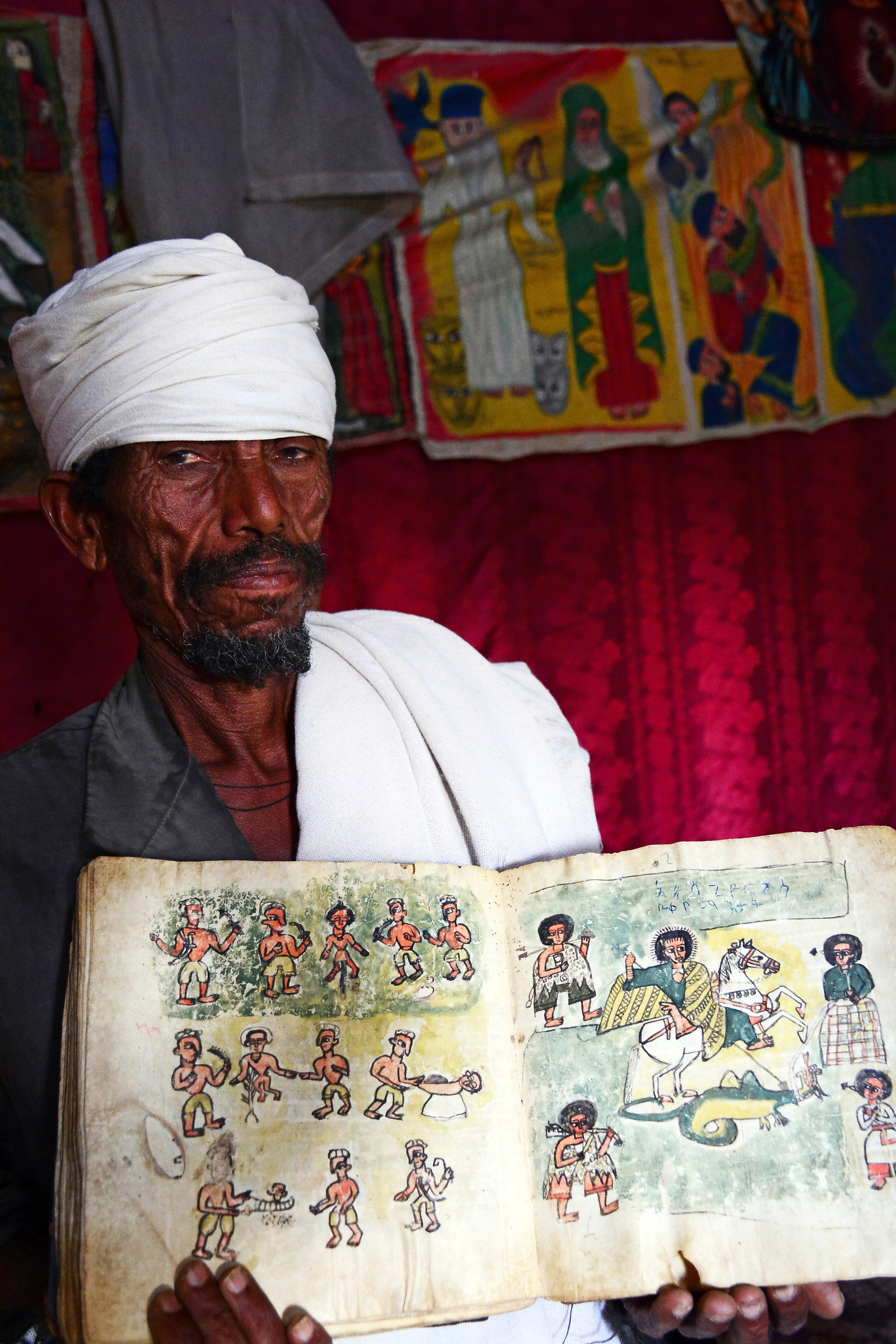 Ostensione delle sacre scritture a Yeha - Etiopia