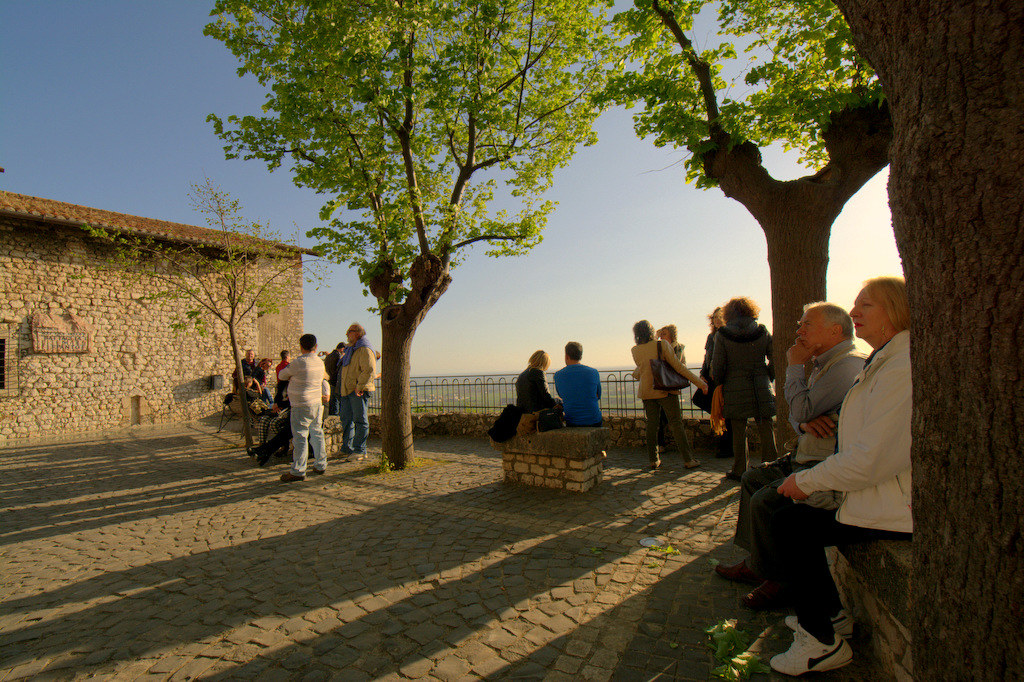 ... Square with views, Sermoneta