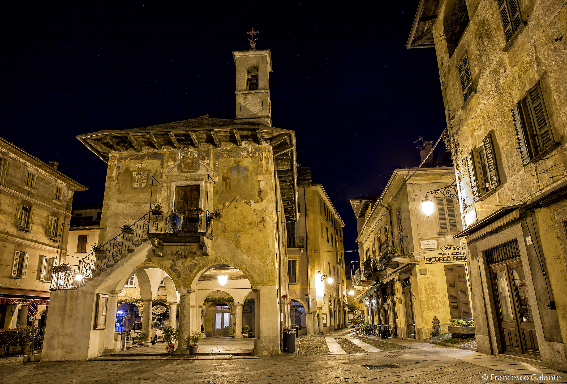 La Piazza Di Orta San Giulio in Notturna