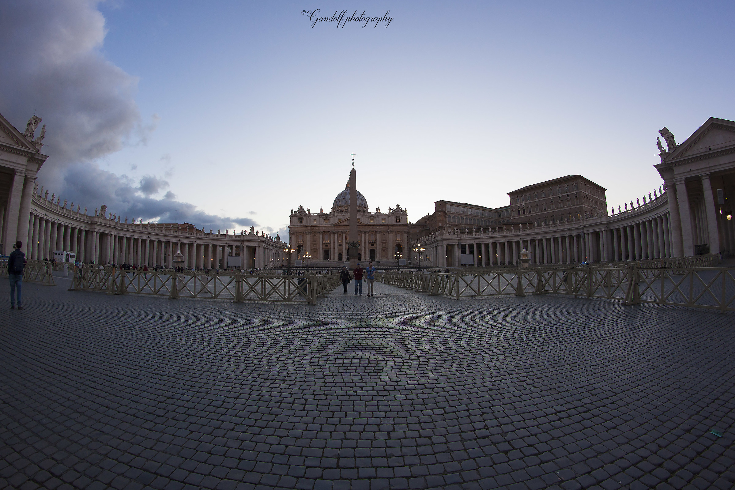 Sera a piazza San Pietro