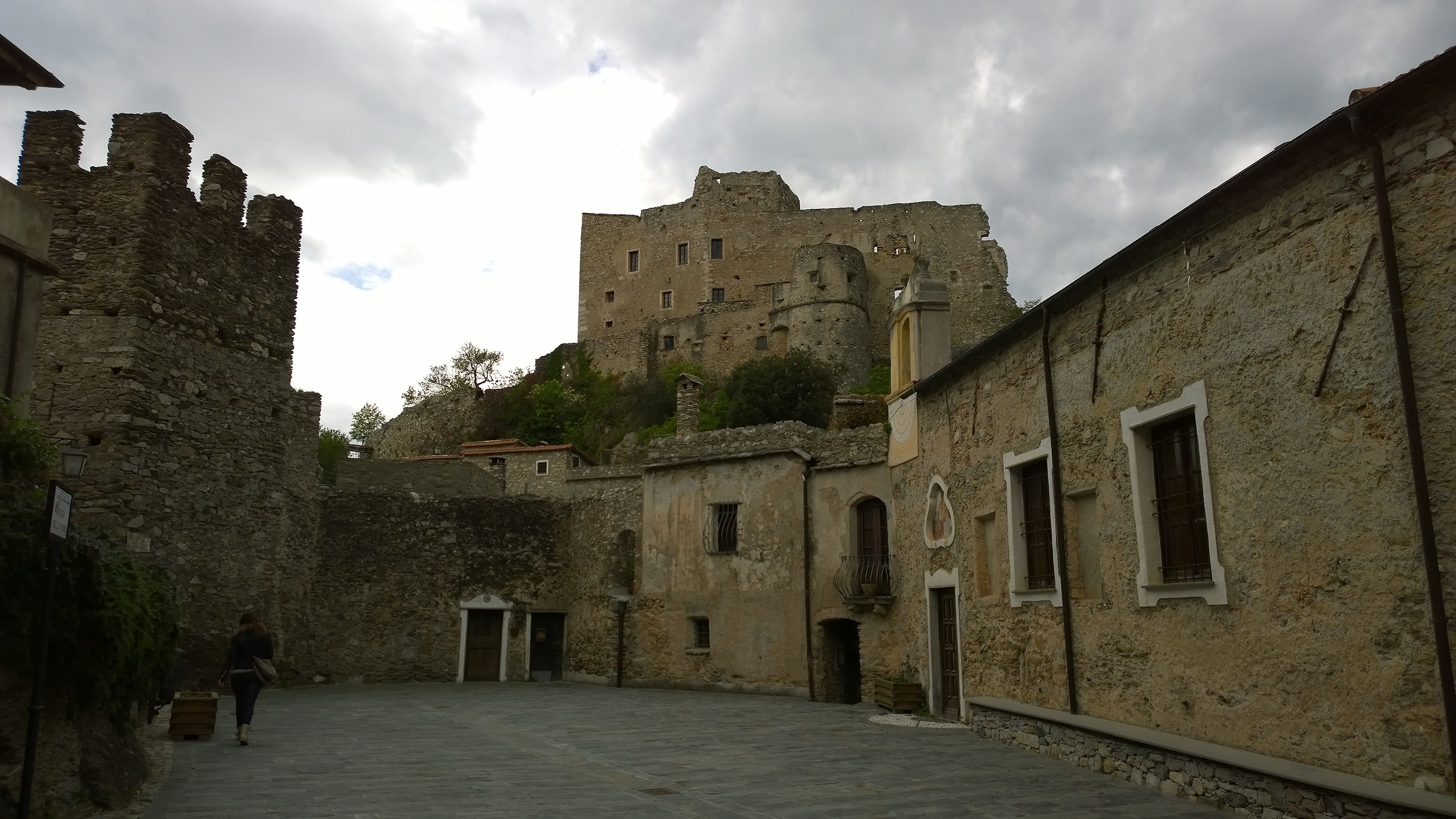 il castello di Castelvecchio di Rocca Barbena (sv)