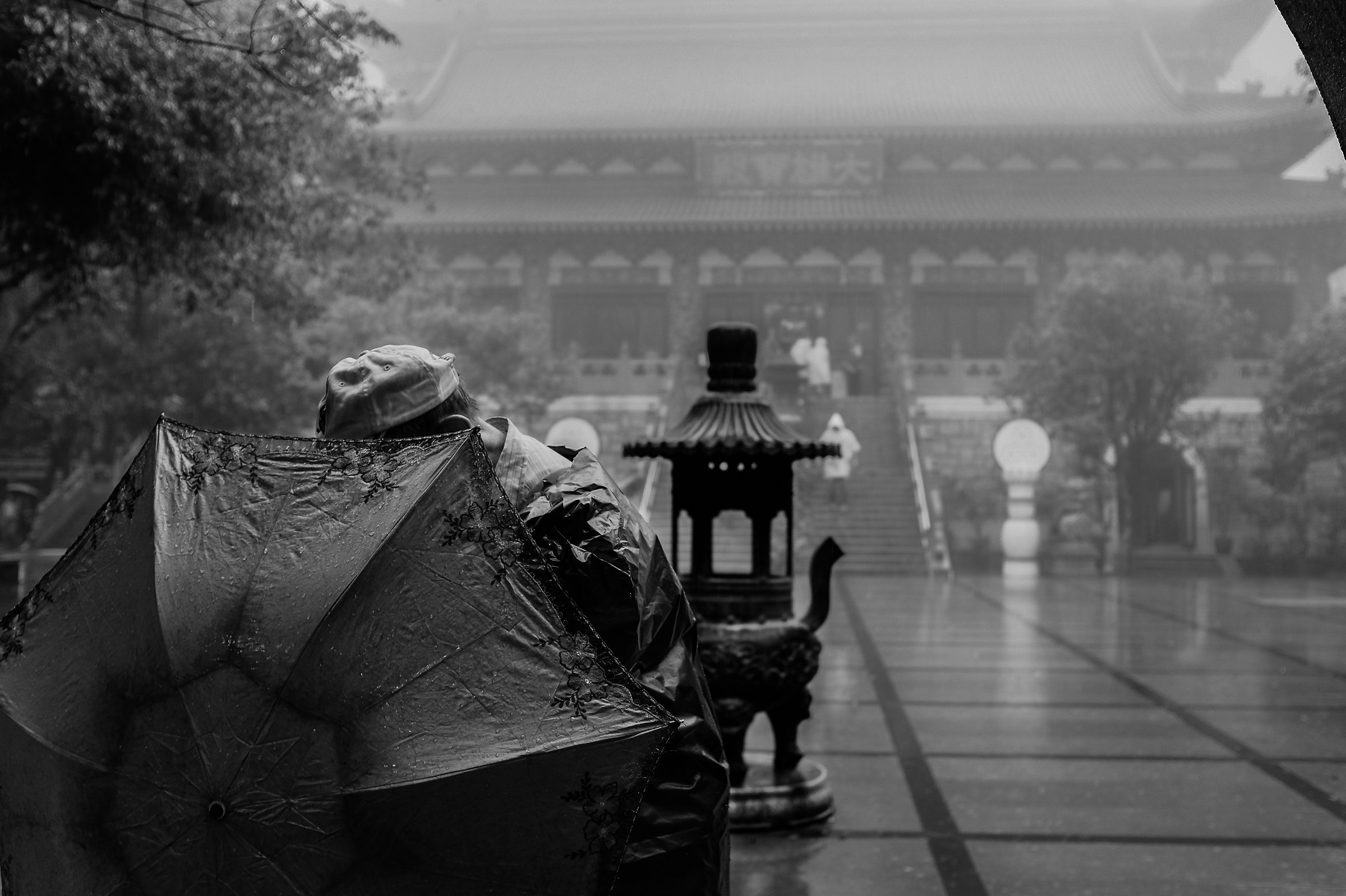 Po Lin Temple with the rain