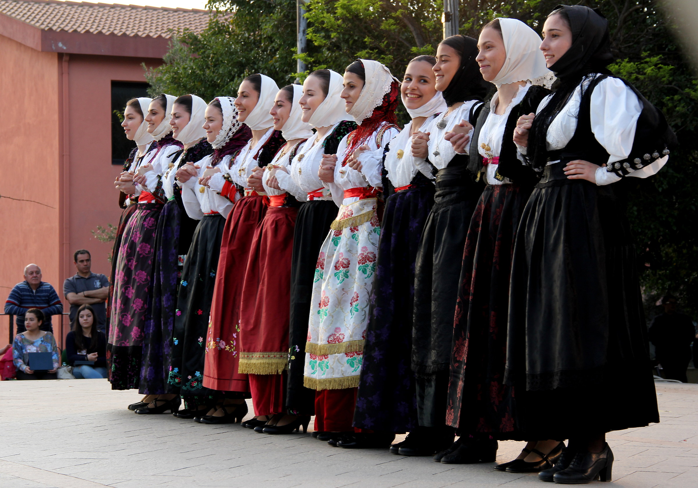 Gruppo folk al femminile