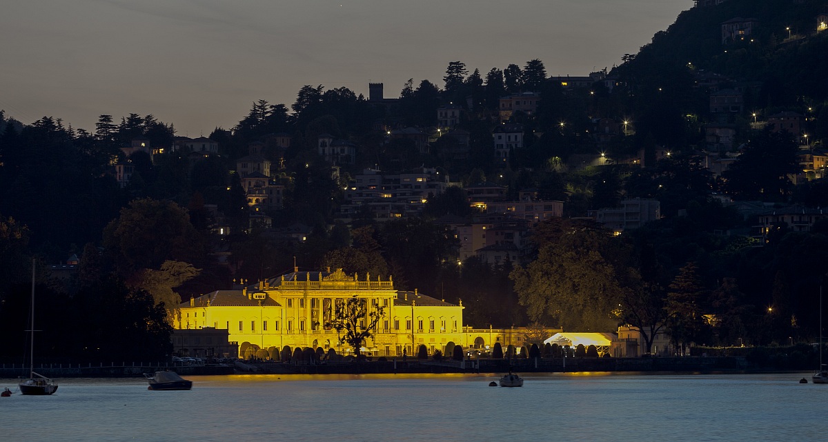 Una sera sul lago di Como
