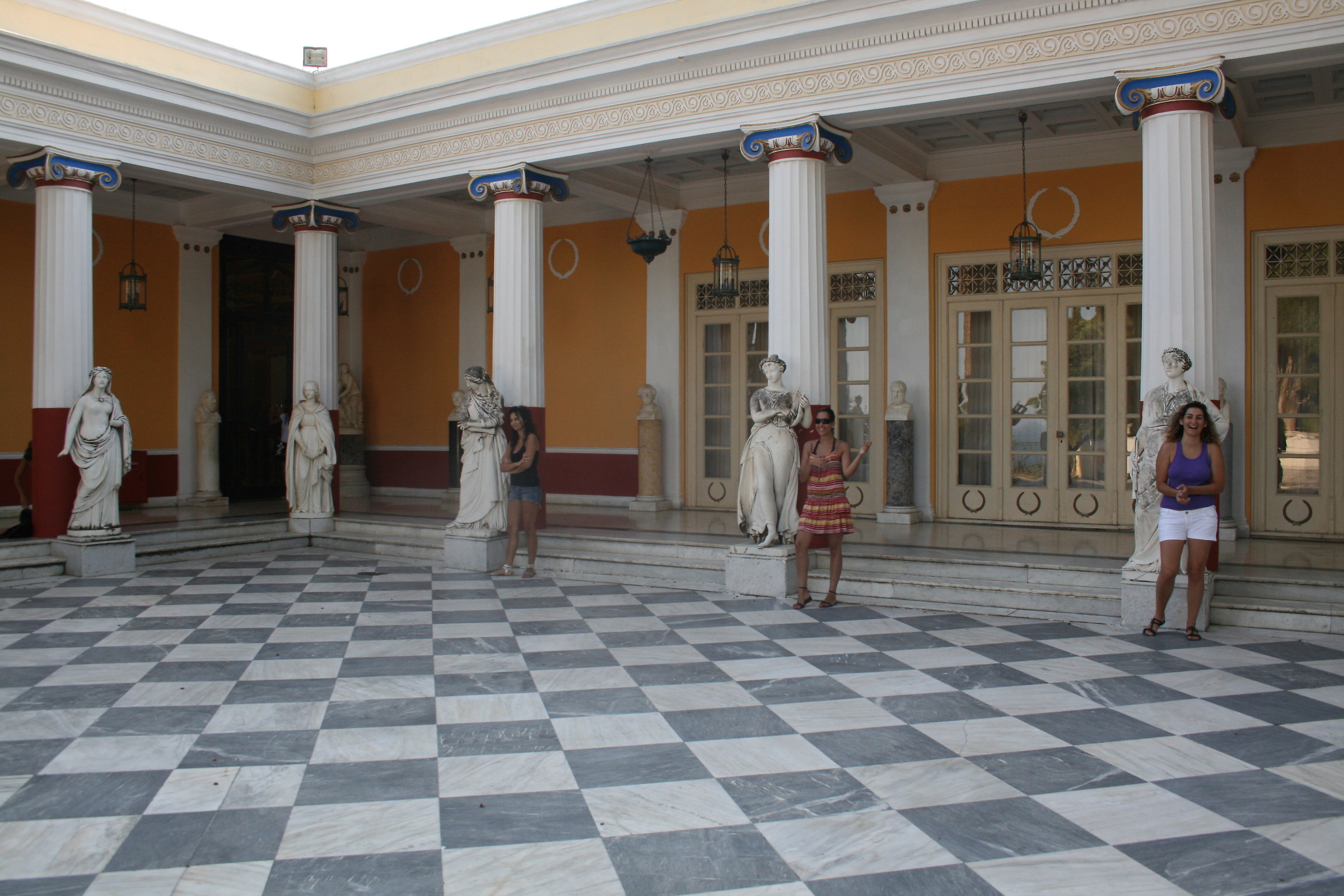 Corfù, Achillion patio interno