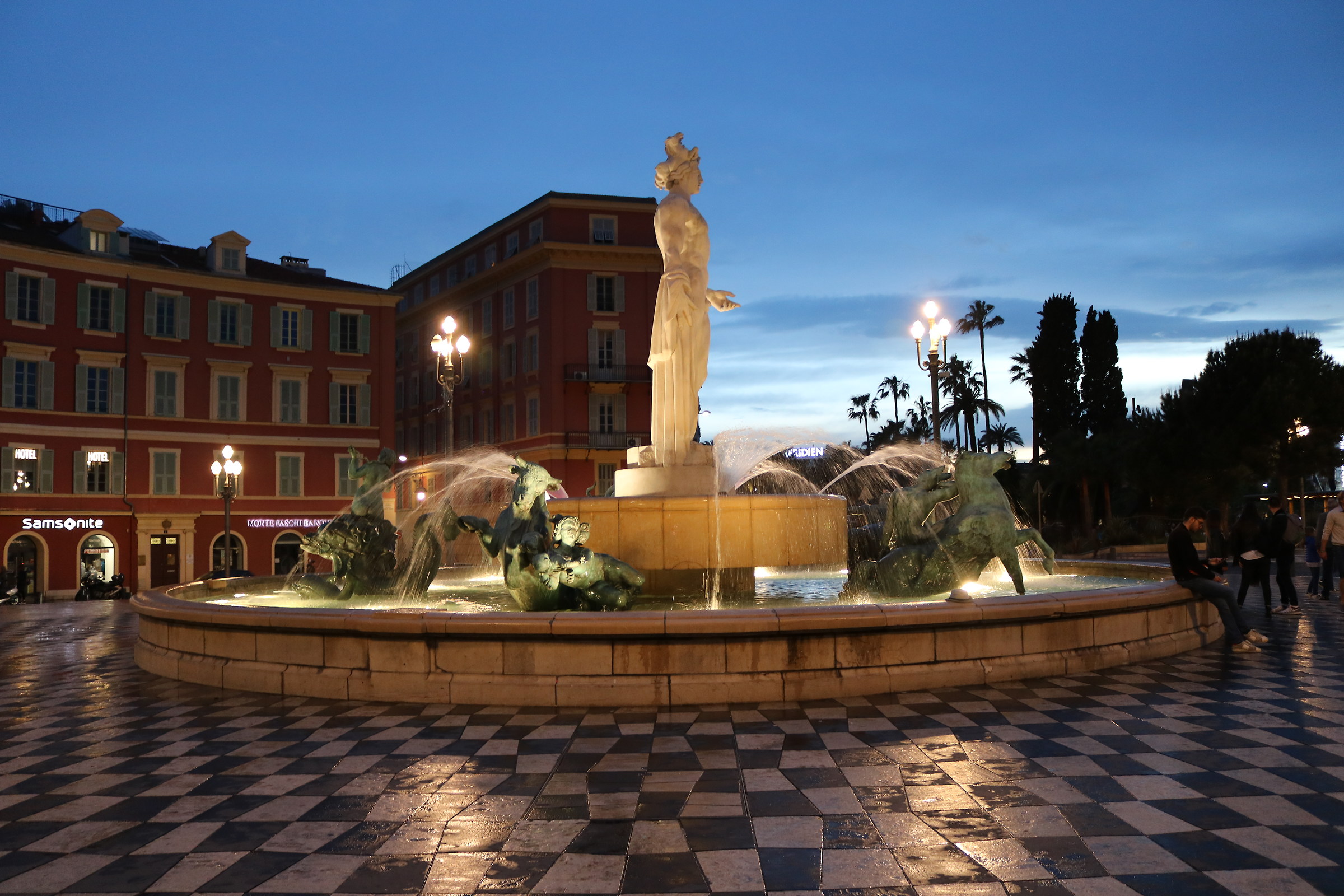 Nice, Place Massena, Fontana