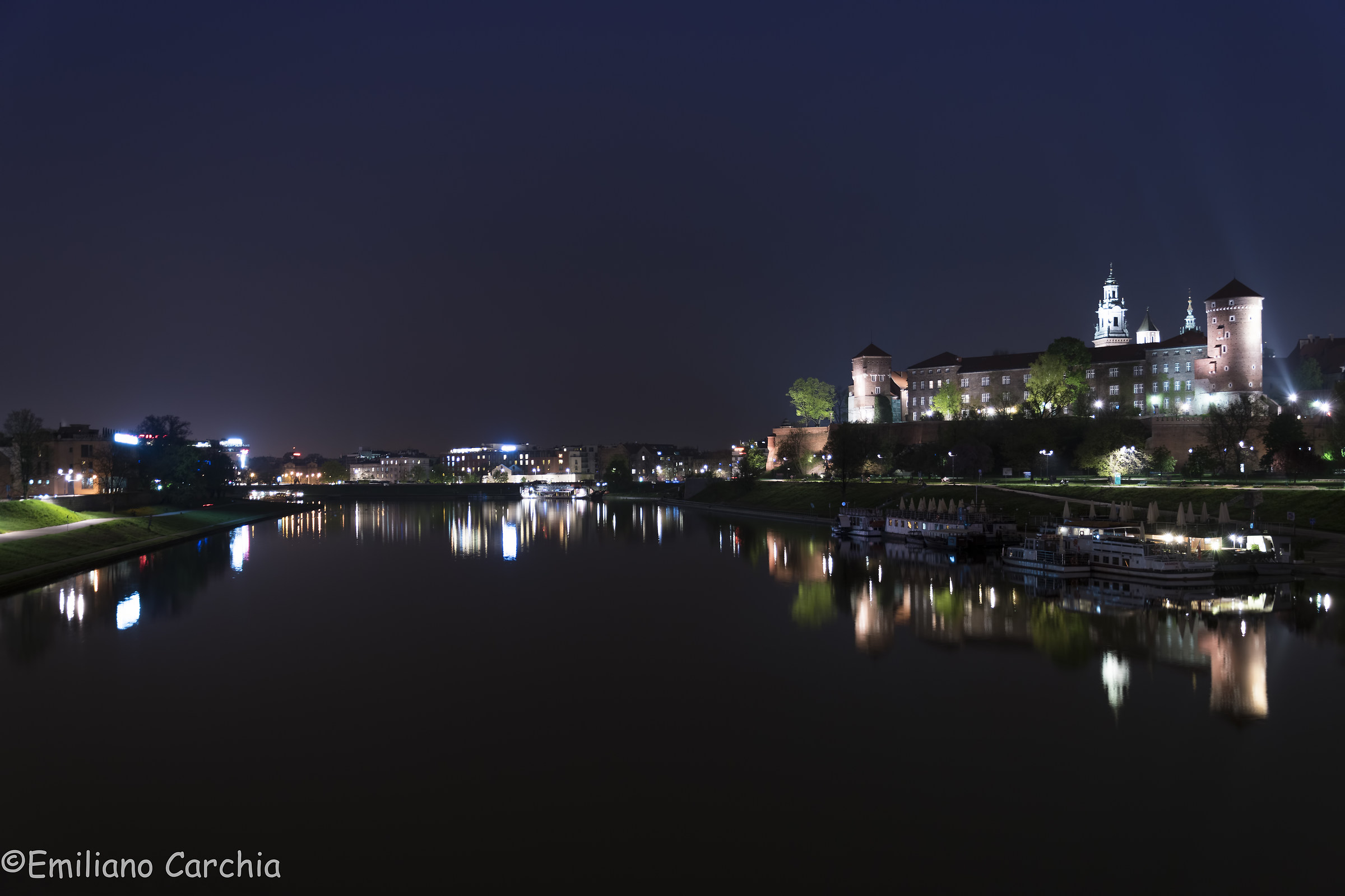 Wawel castle at night