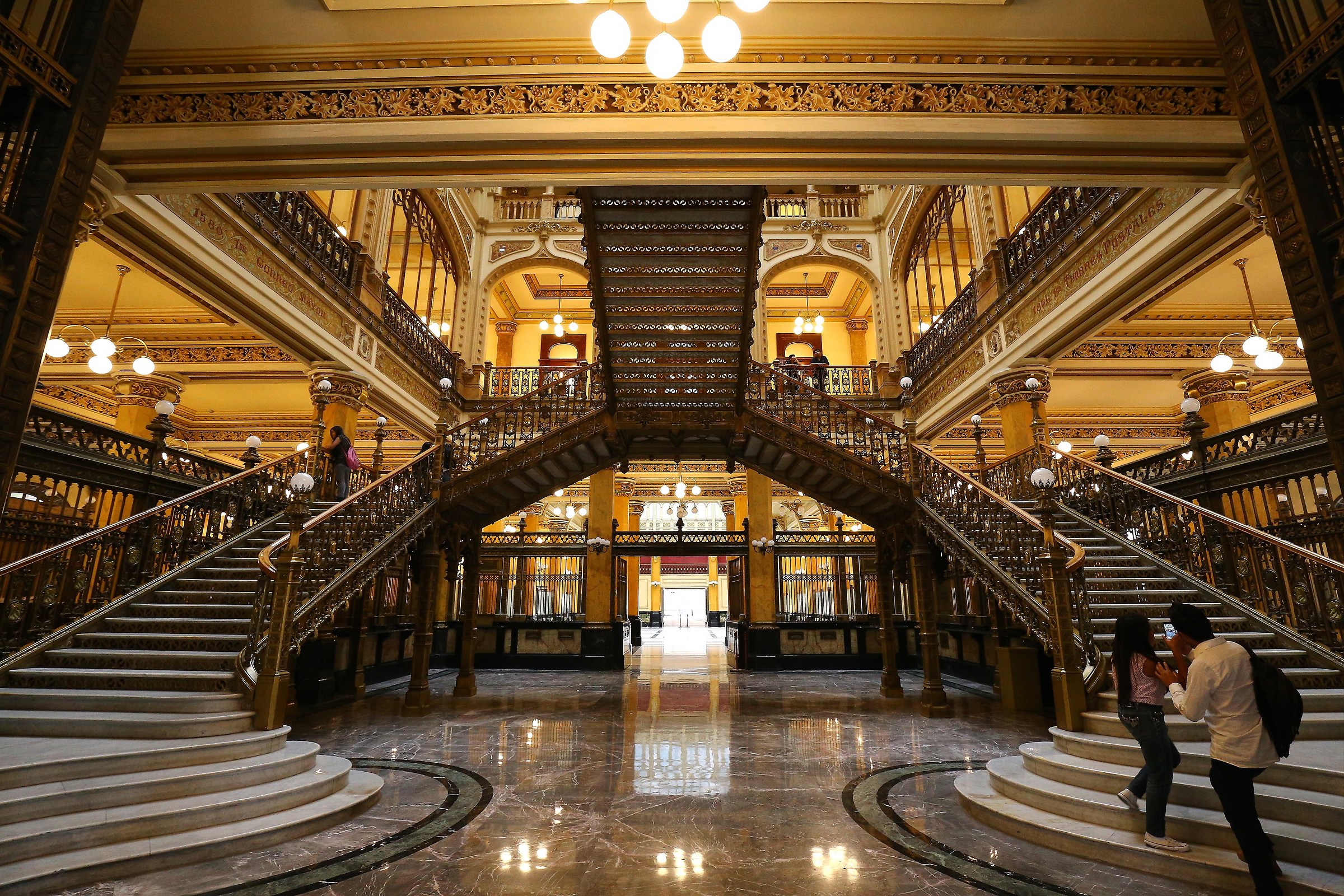 Palacio de Correos. Staircase.