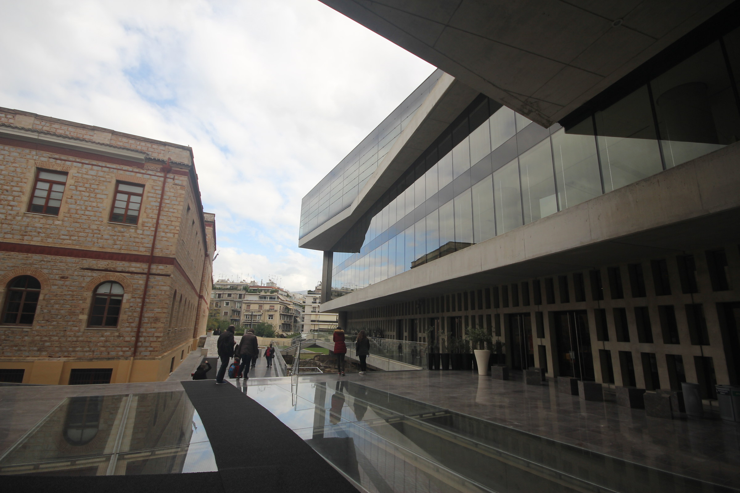 Il tradizionale e il moderno - Museo dell'Acropoli (2)