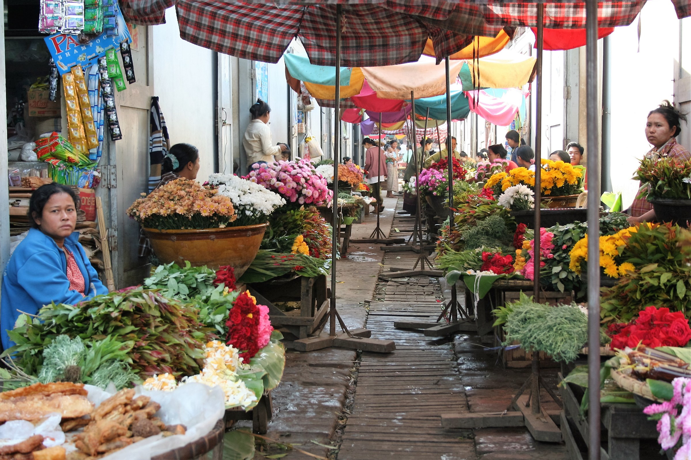 Myanmar At the market