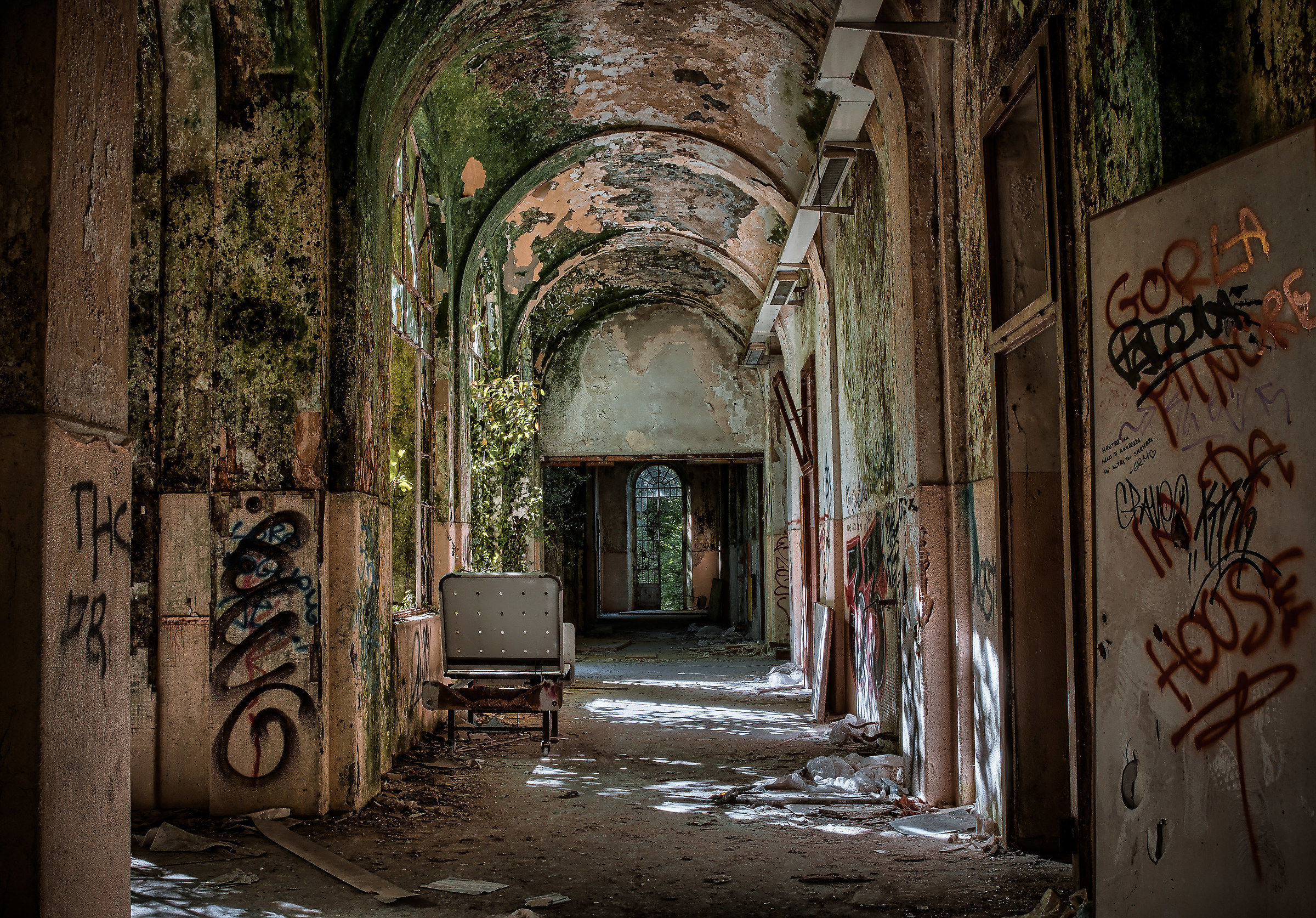 Mombello dilapidated and quiet ...