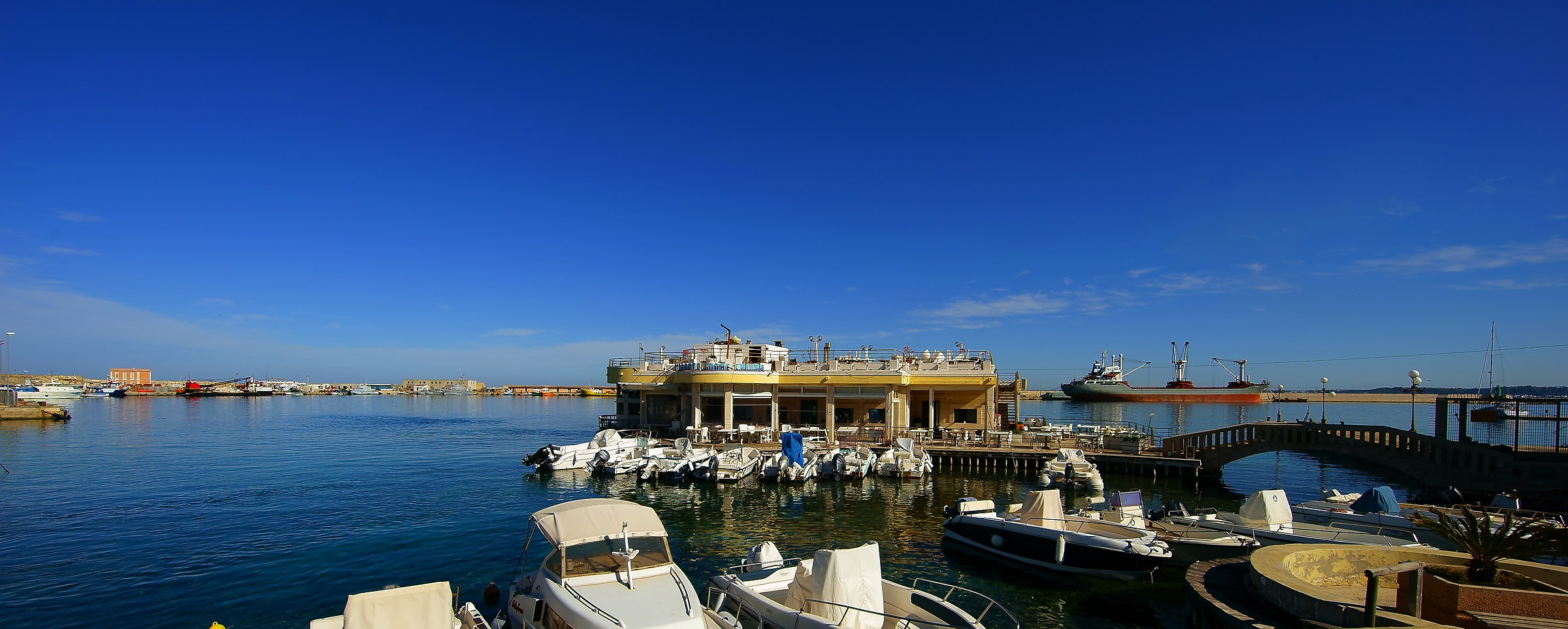 the canon 14: 2.8 l ll in action.