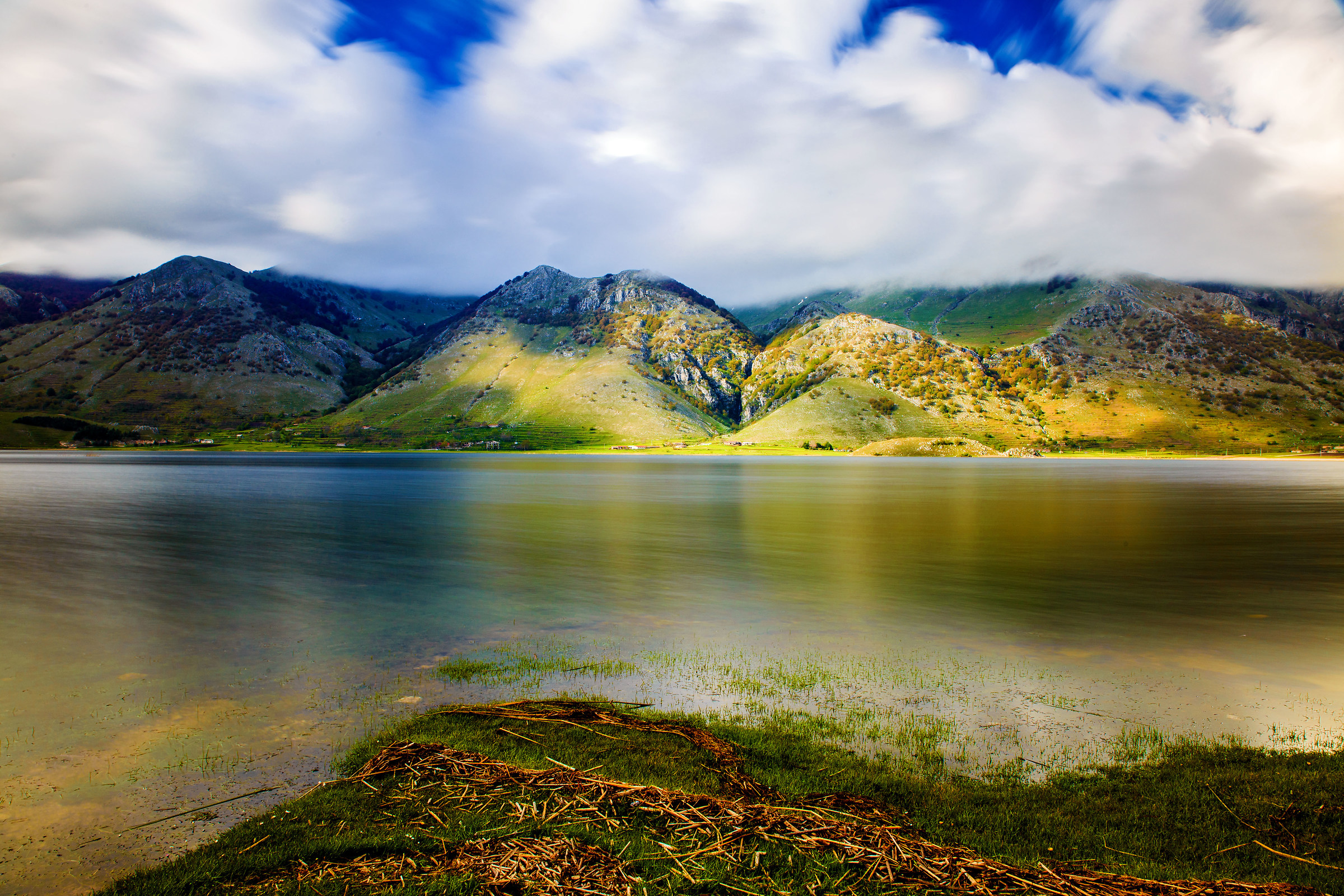 Riflessi di colori presso lago Matese