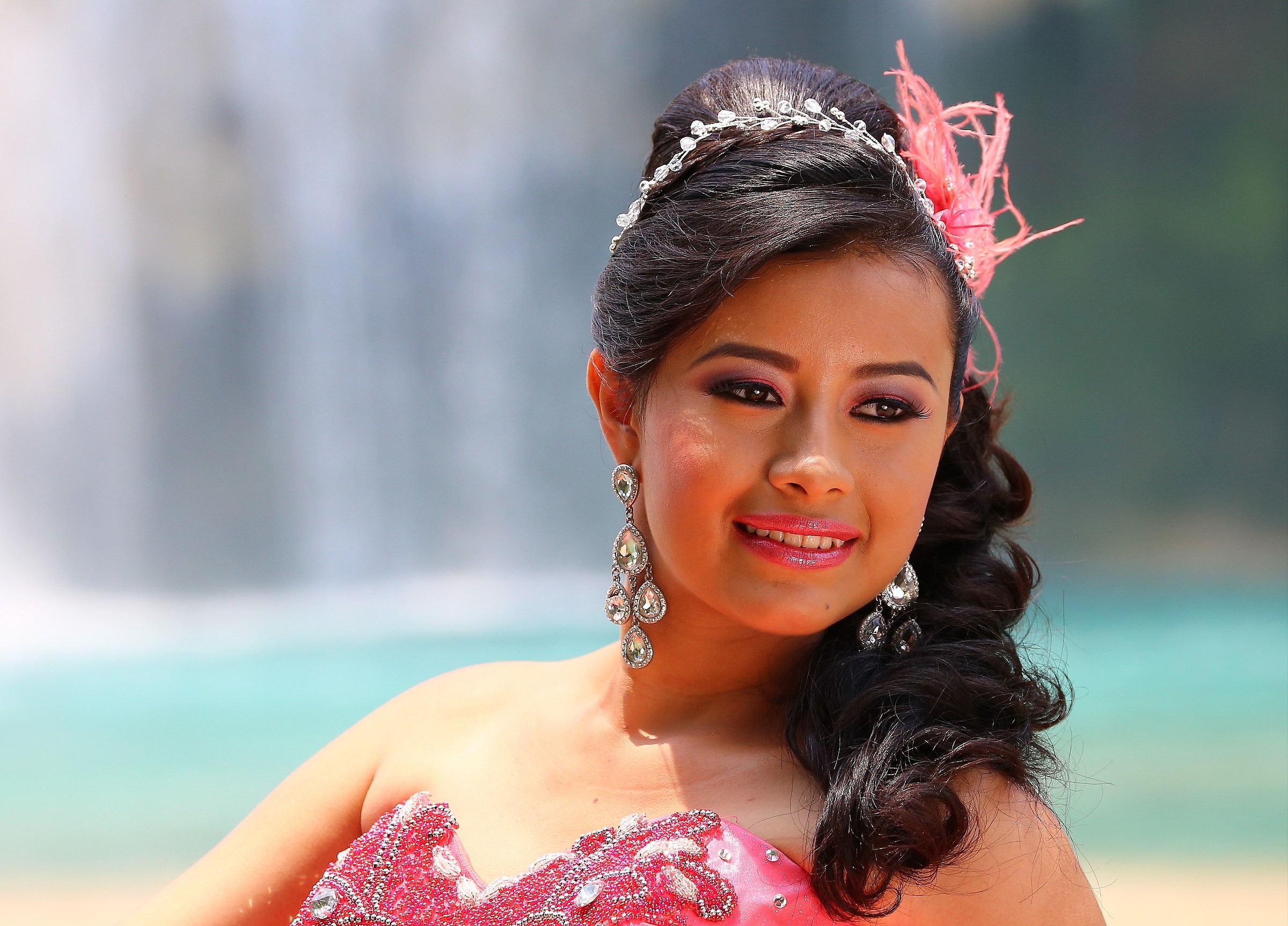 A bride to the waterfalls of Agua Azul.
