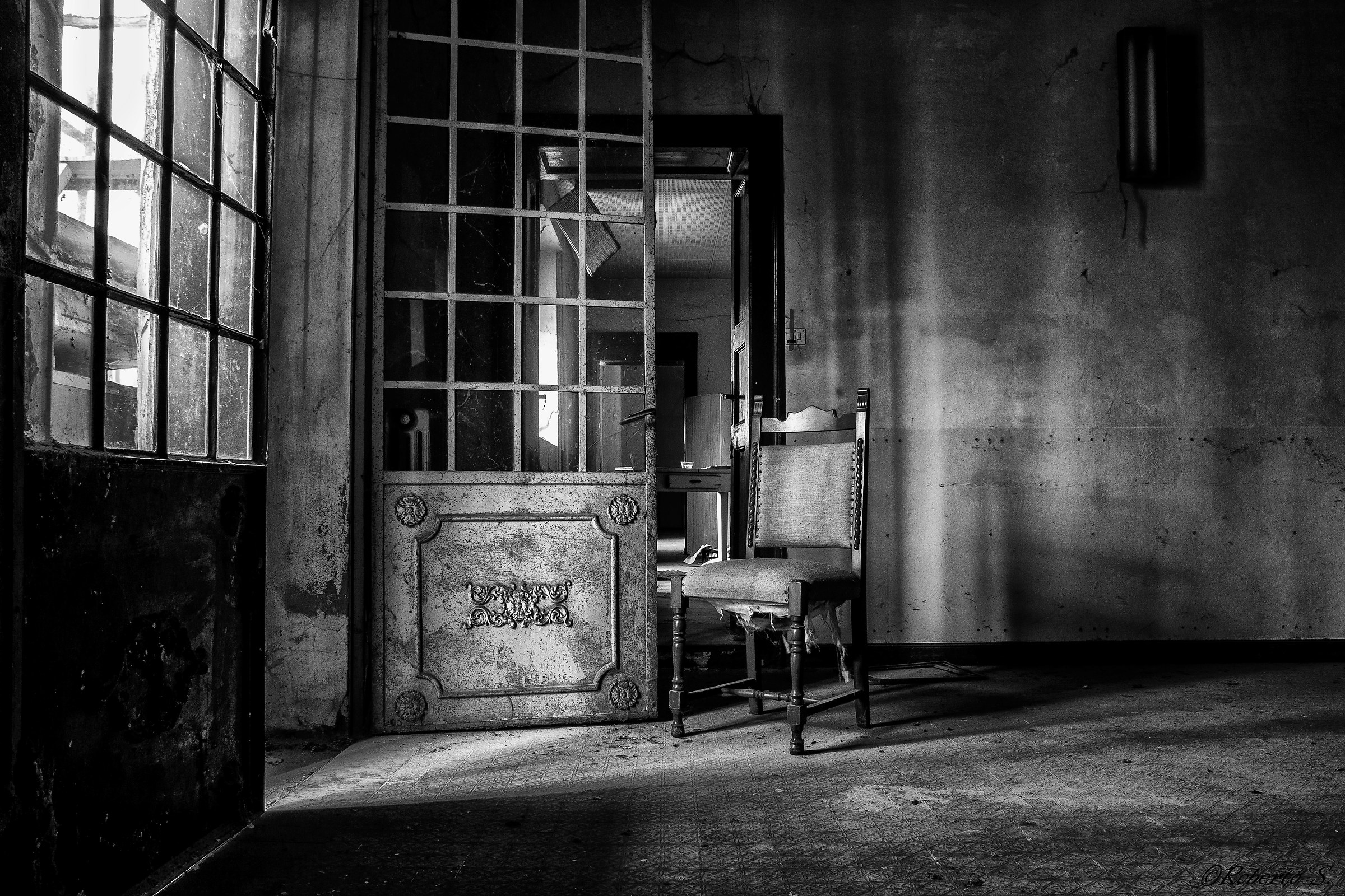 who wants to sit it is welcome