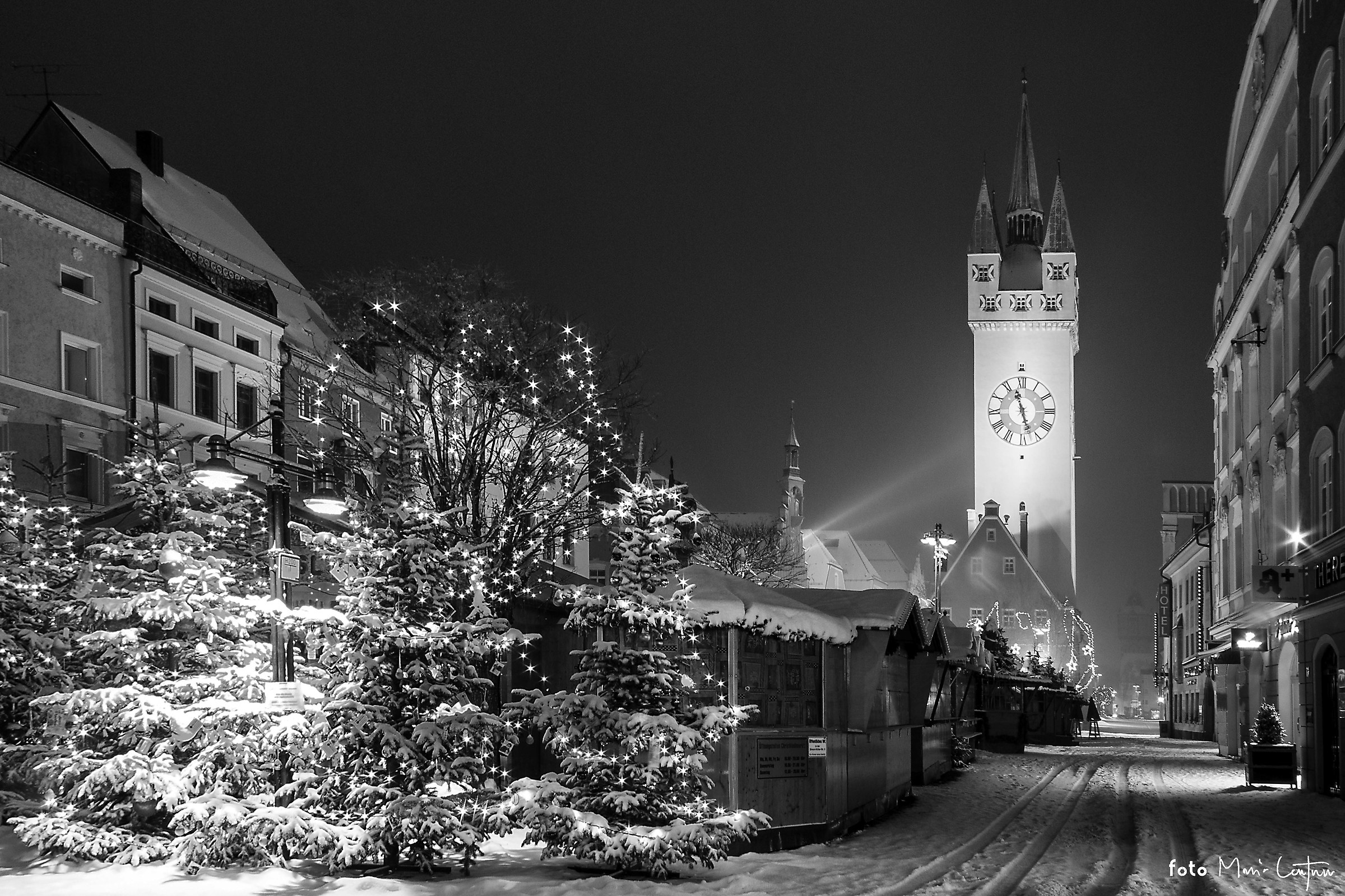 The clock showed 180 ° ...