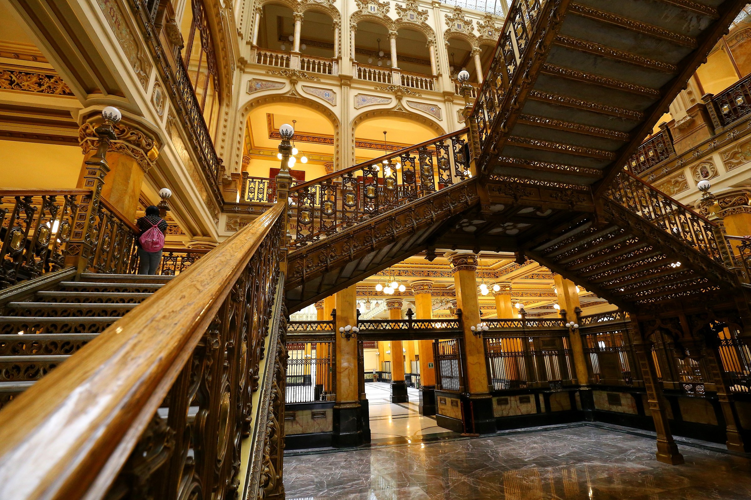 Still the Palacio de Correos