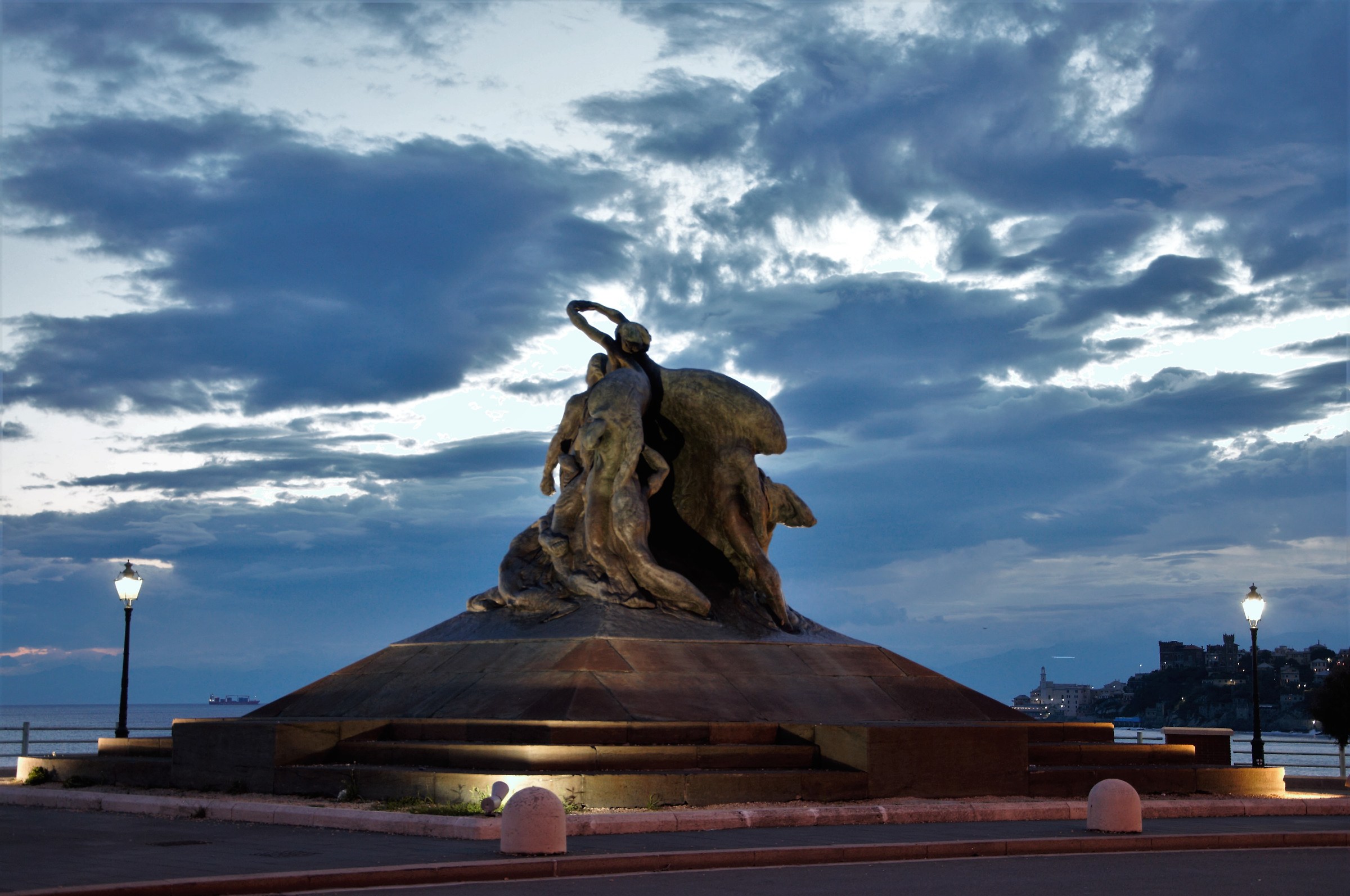 The Monument Nell 'Now Blue