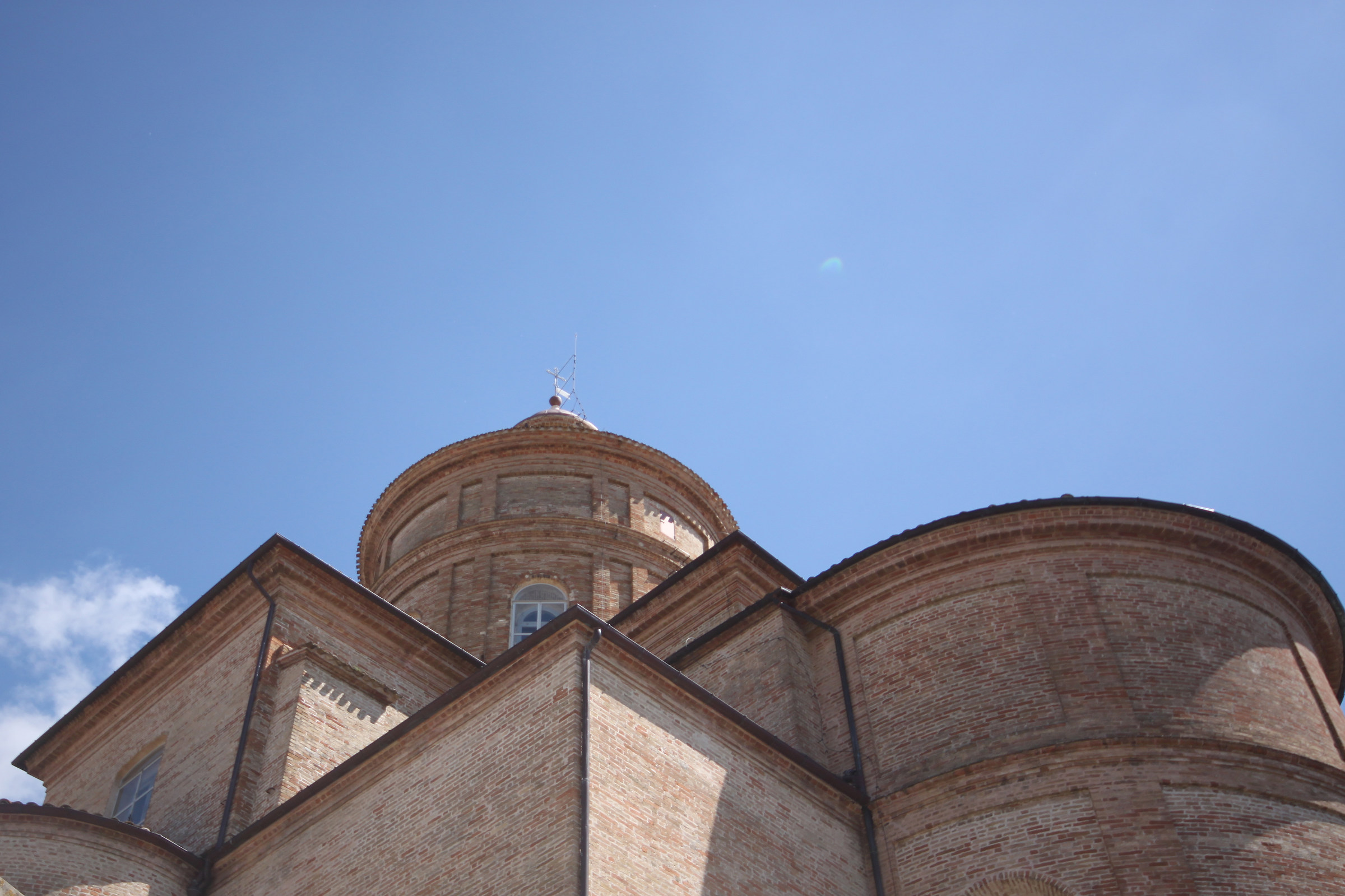 Geometrie su sfondo blu