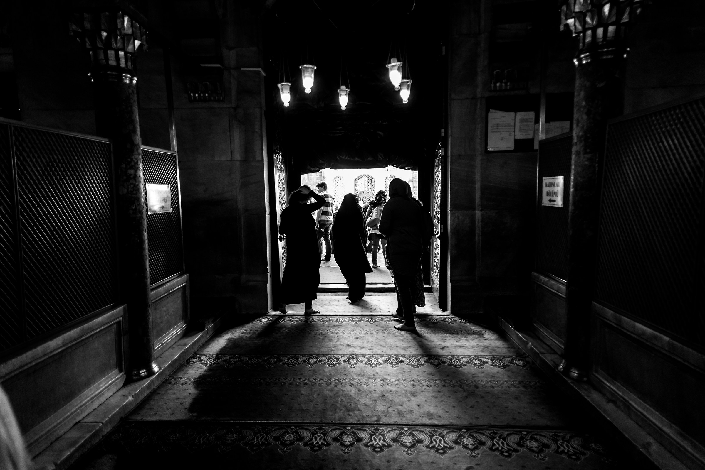 Women in the mosque, Istanbul.