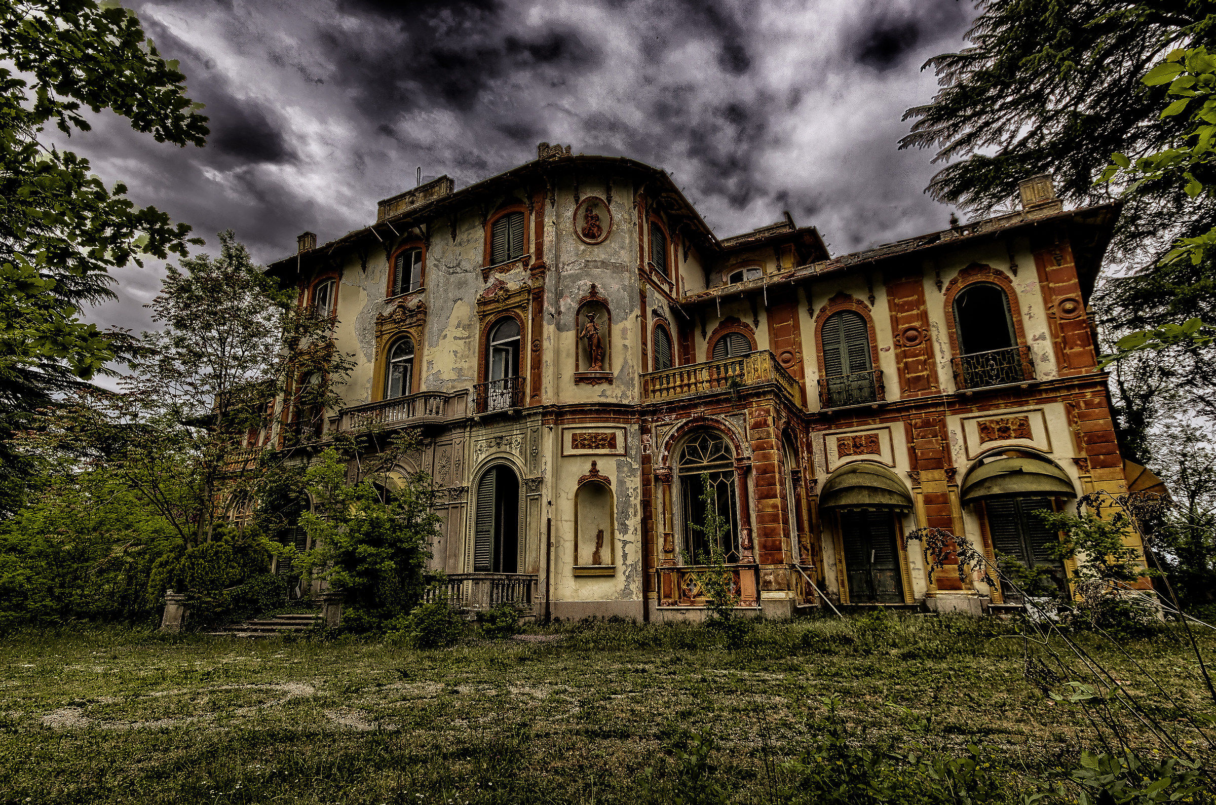 The villa of the wine grower with the boat ....