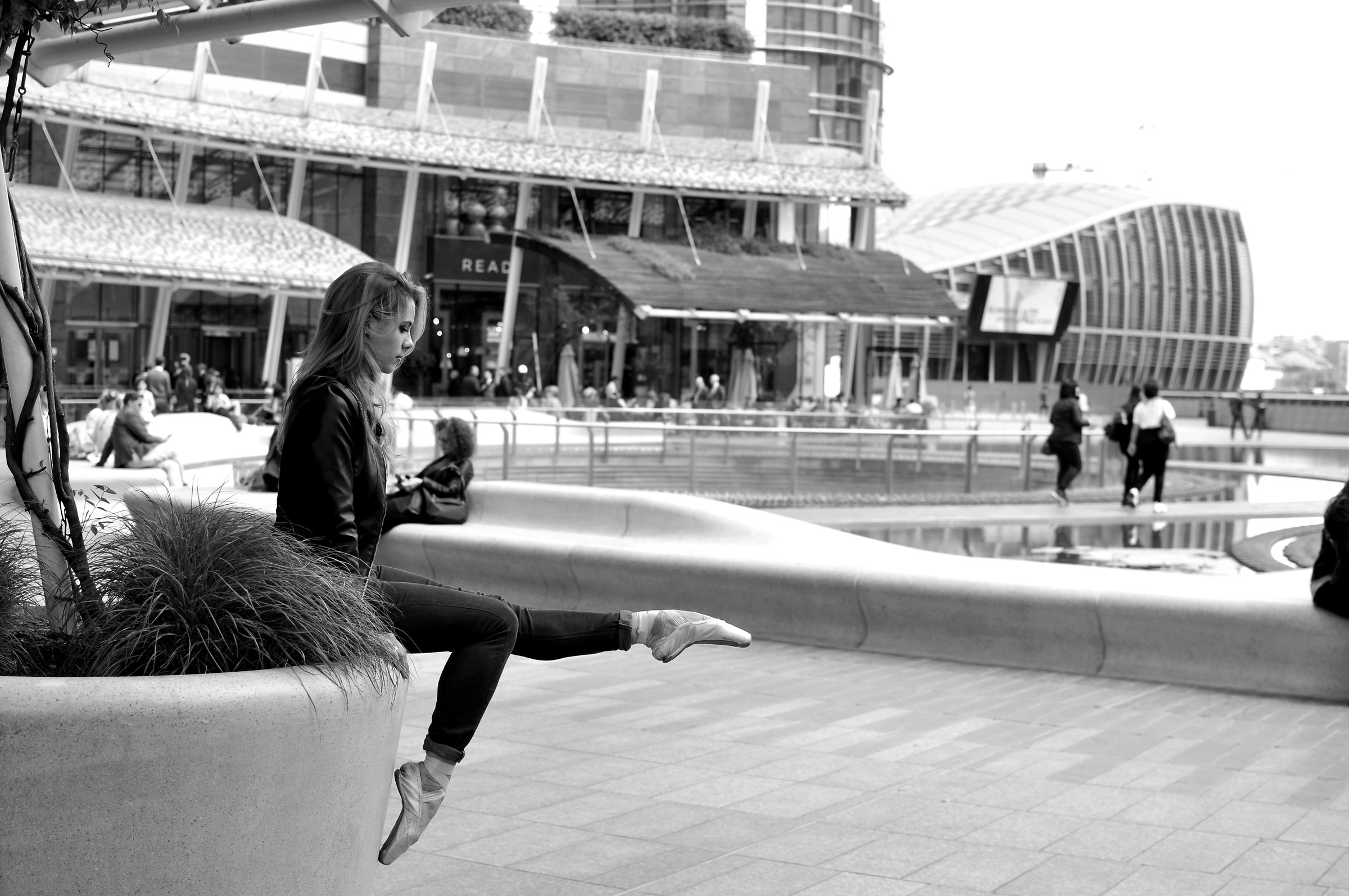 Dancer in Gae Aulenti square
