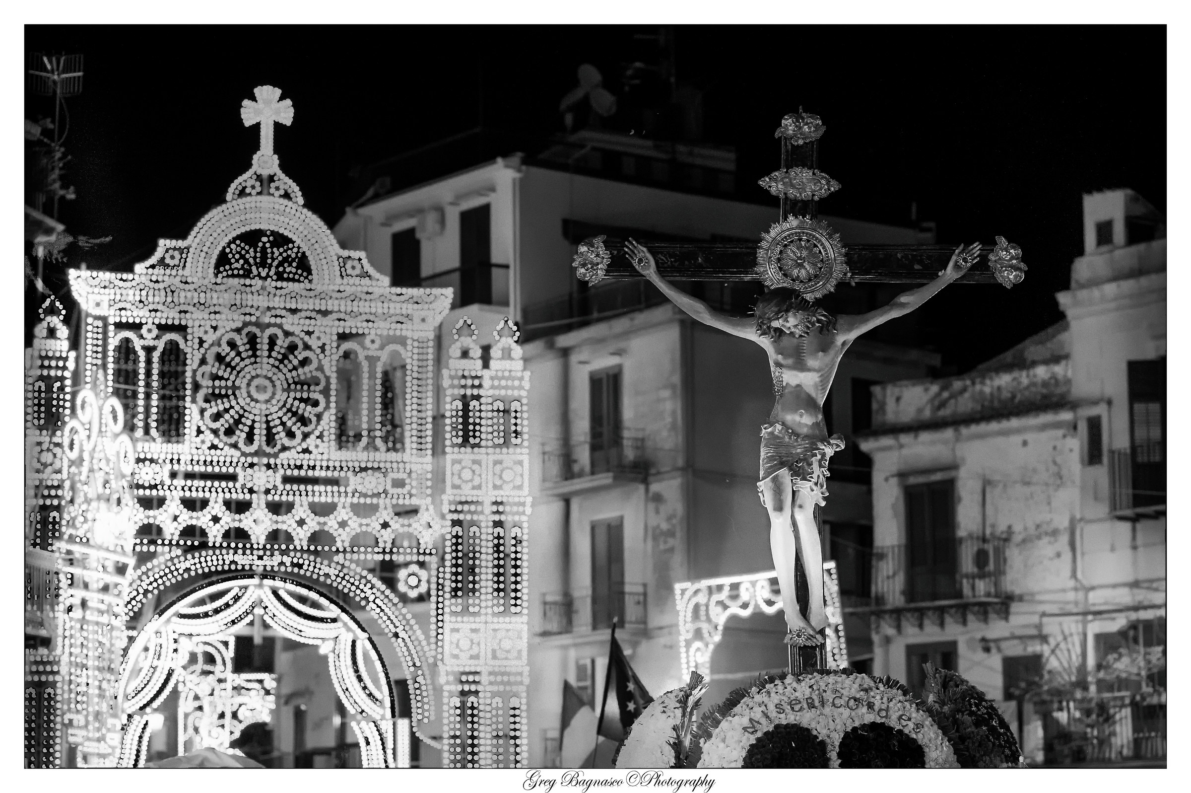 SS.Crocifisso through the alleys