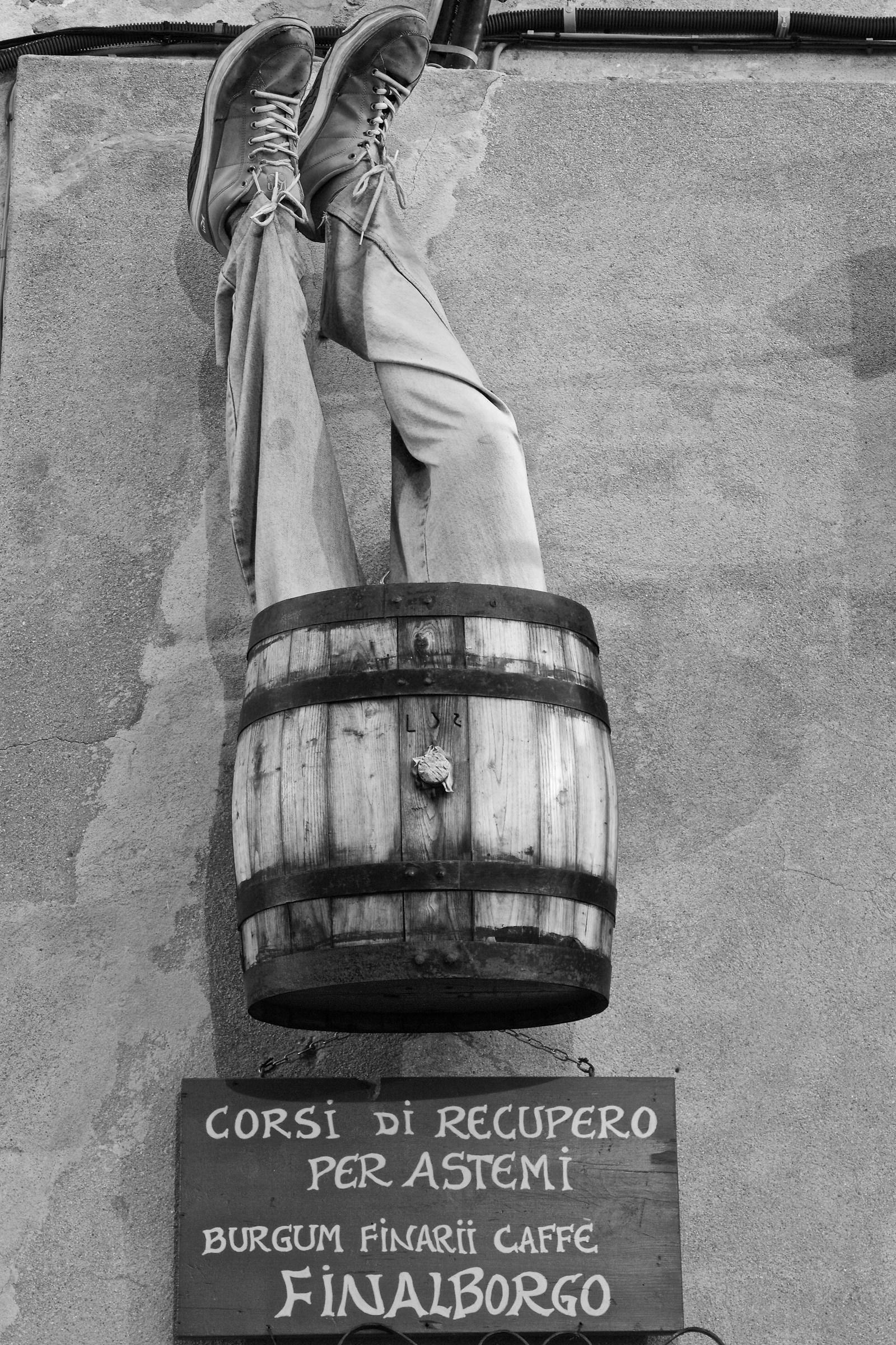 troppo bere fa grattare il fondo del barile....