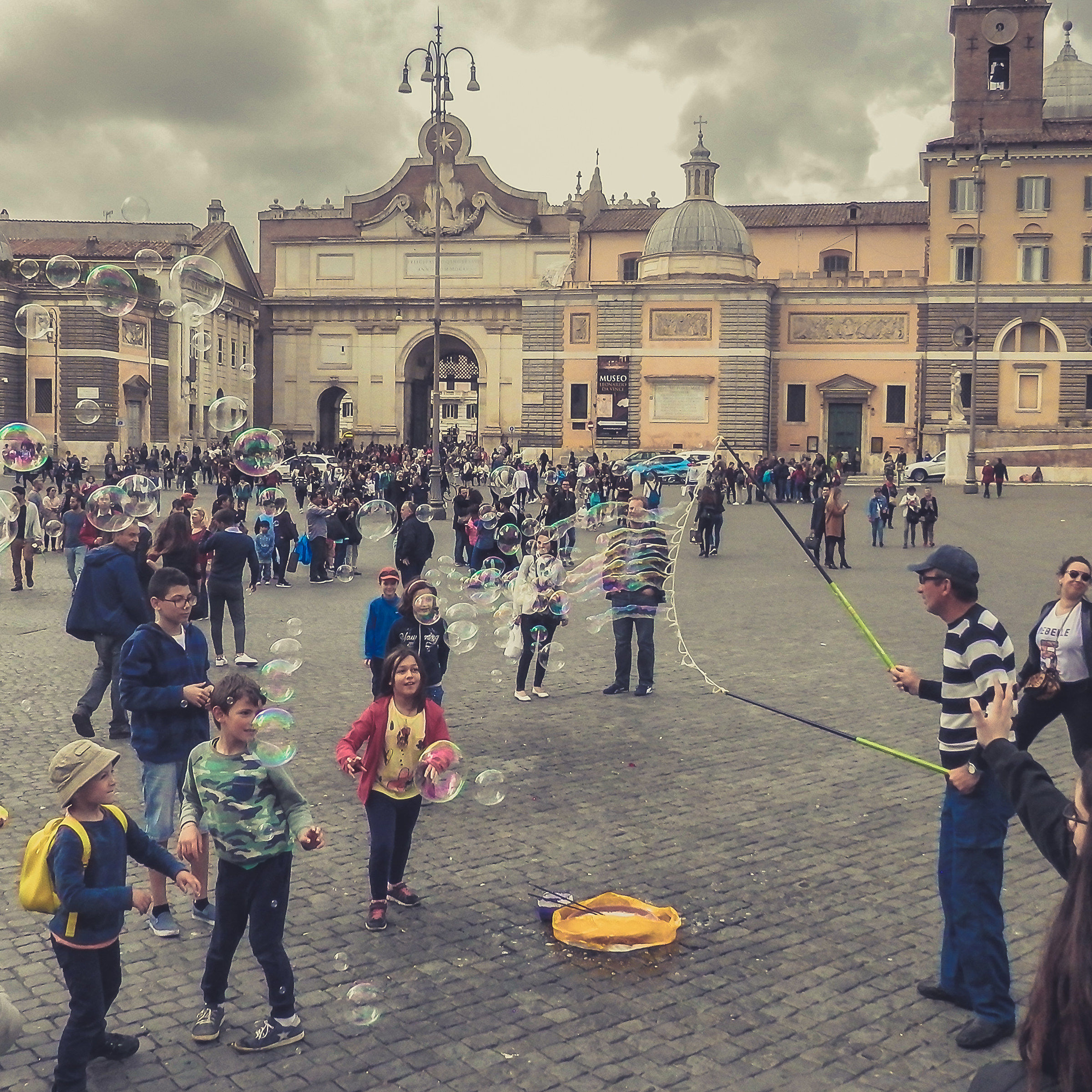 Children and bubbles in the square in Rome