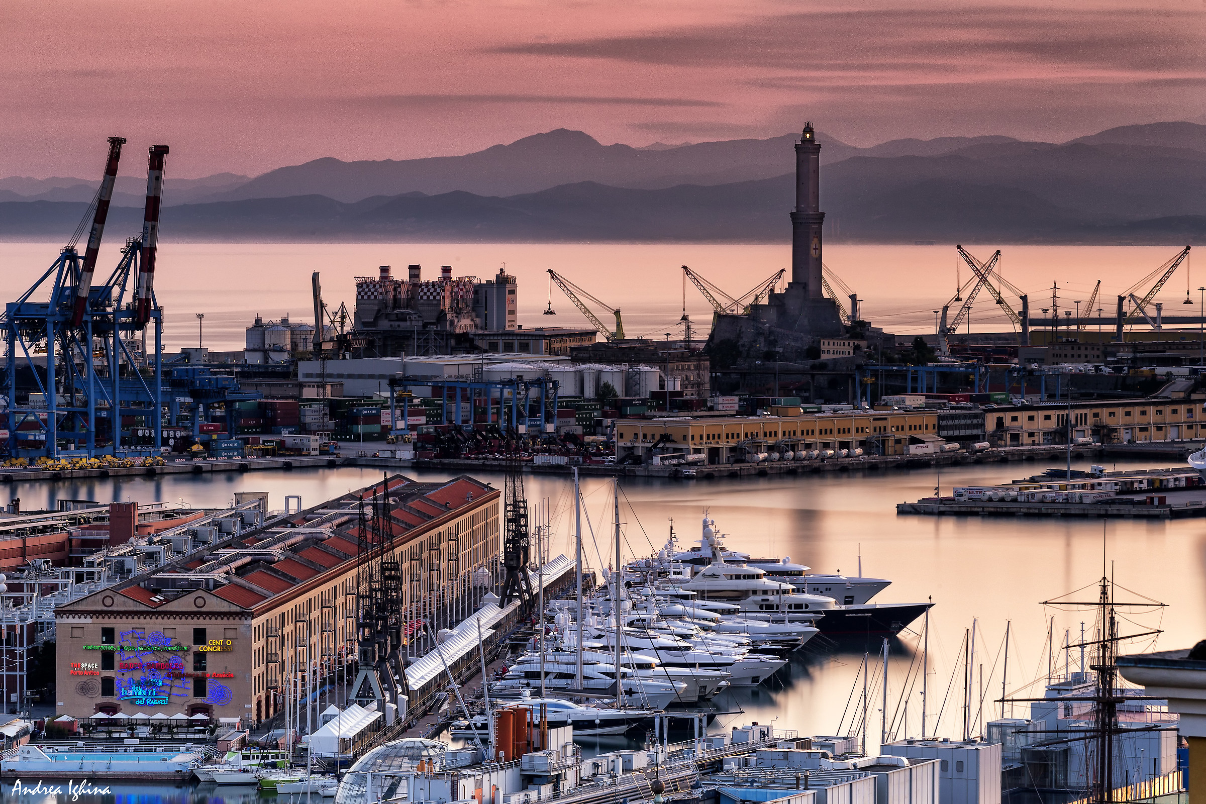 Genova al tramonto