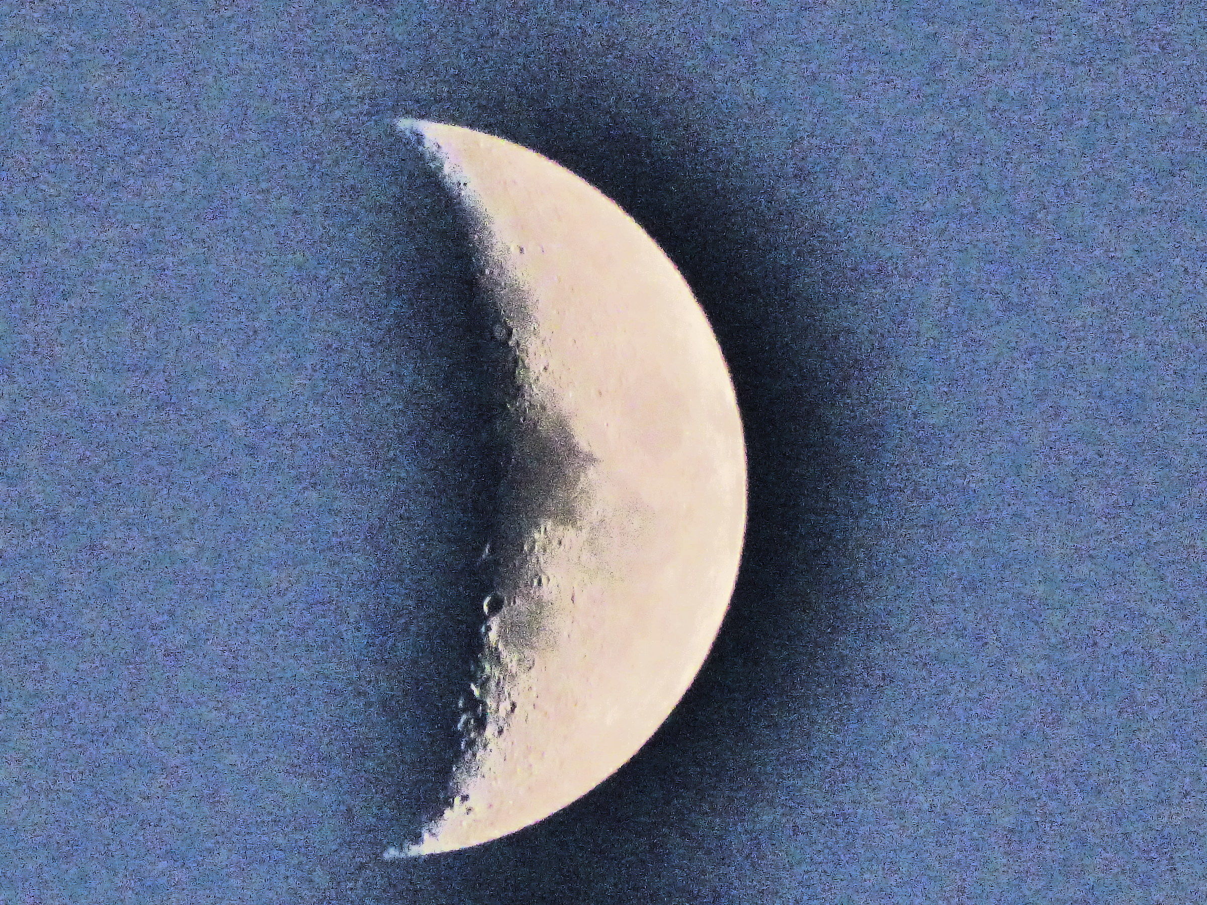 E 'solo una luna di carta