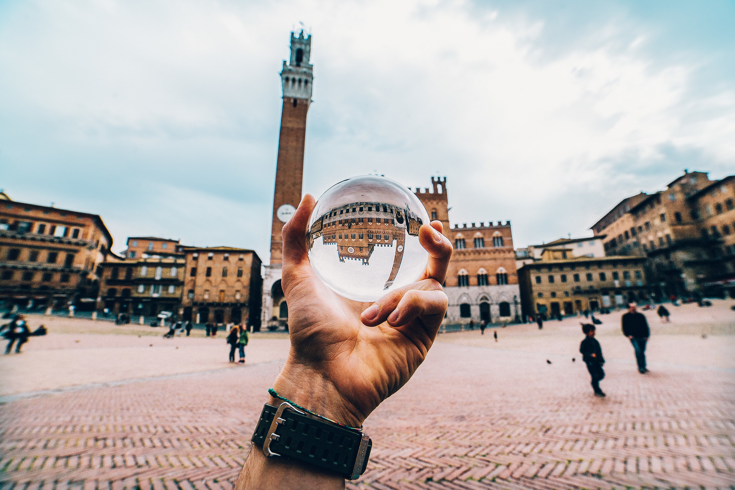Siena in a hand!