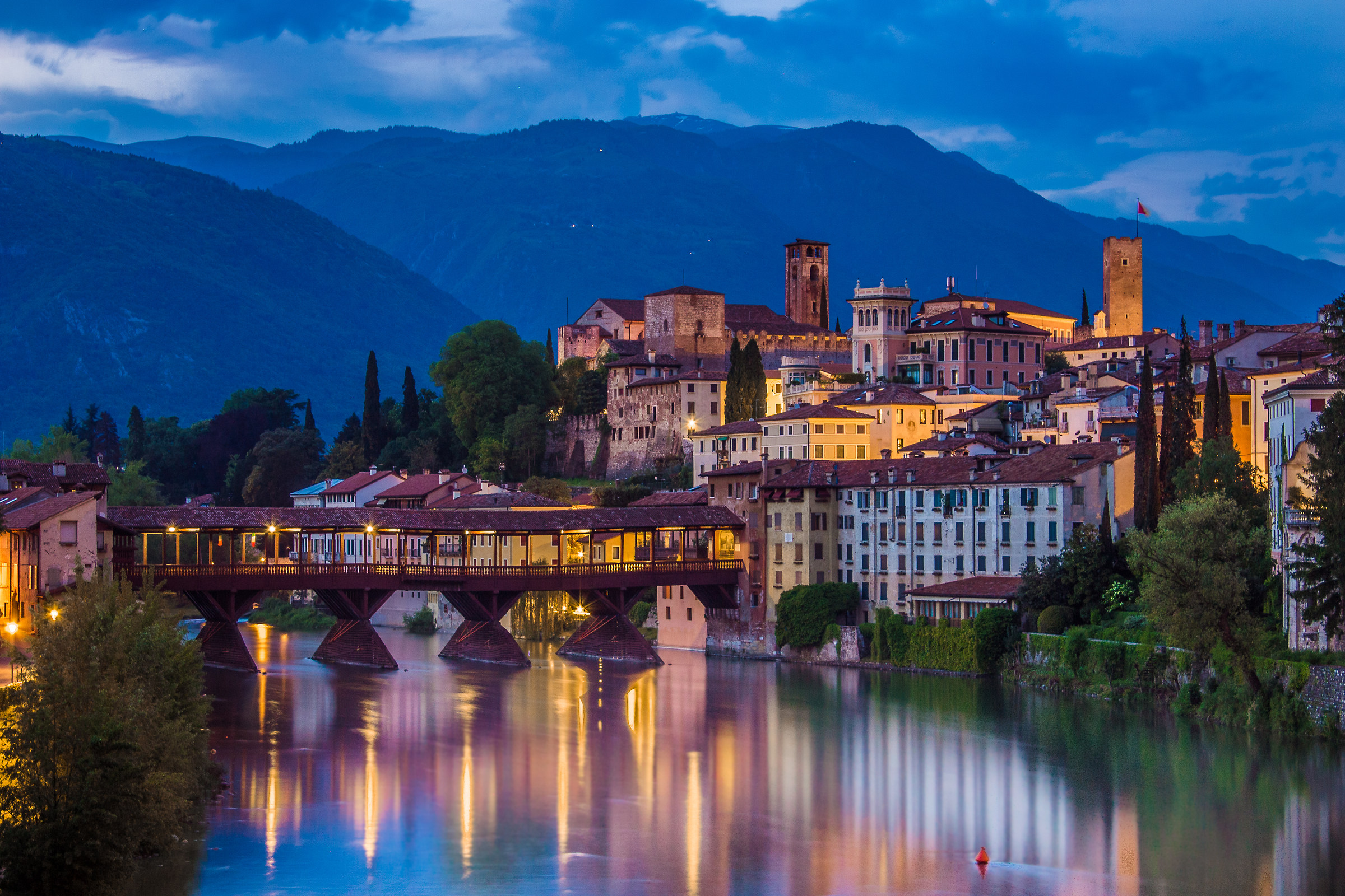 Bassano Del Grappa dopo il tramonto