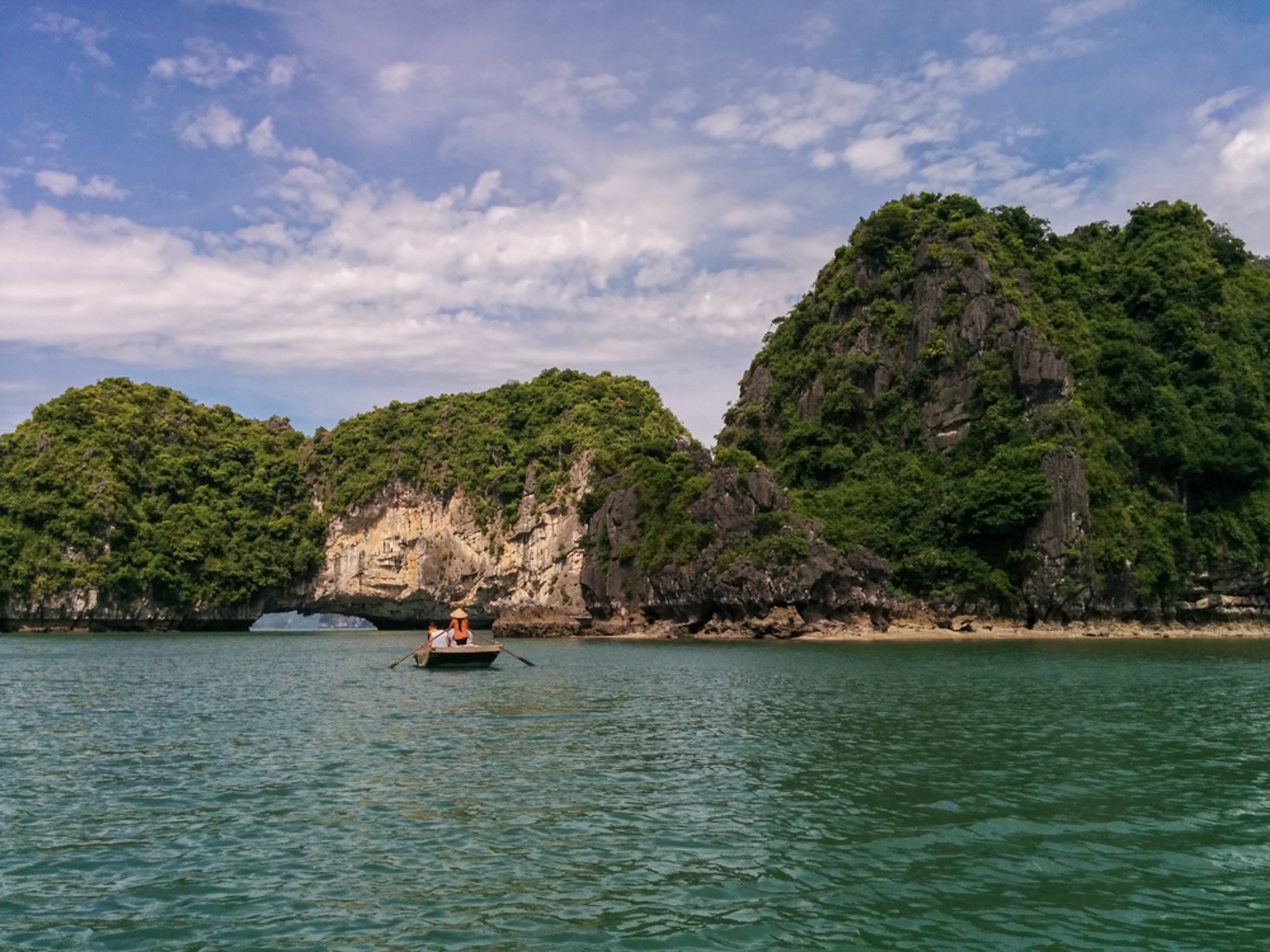 Navigando nella Baia di Halong