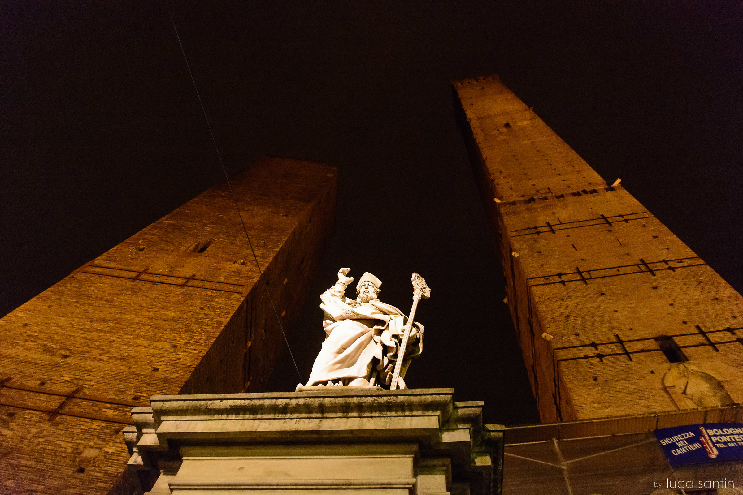 Ai piedi delle due torri