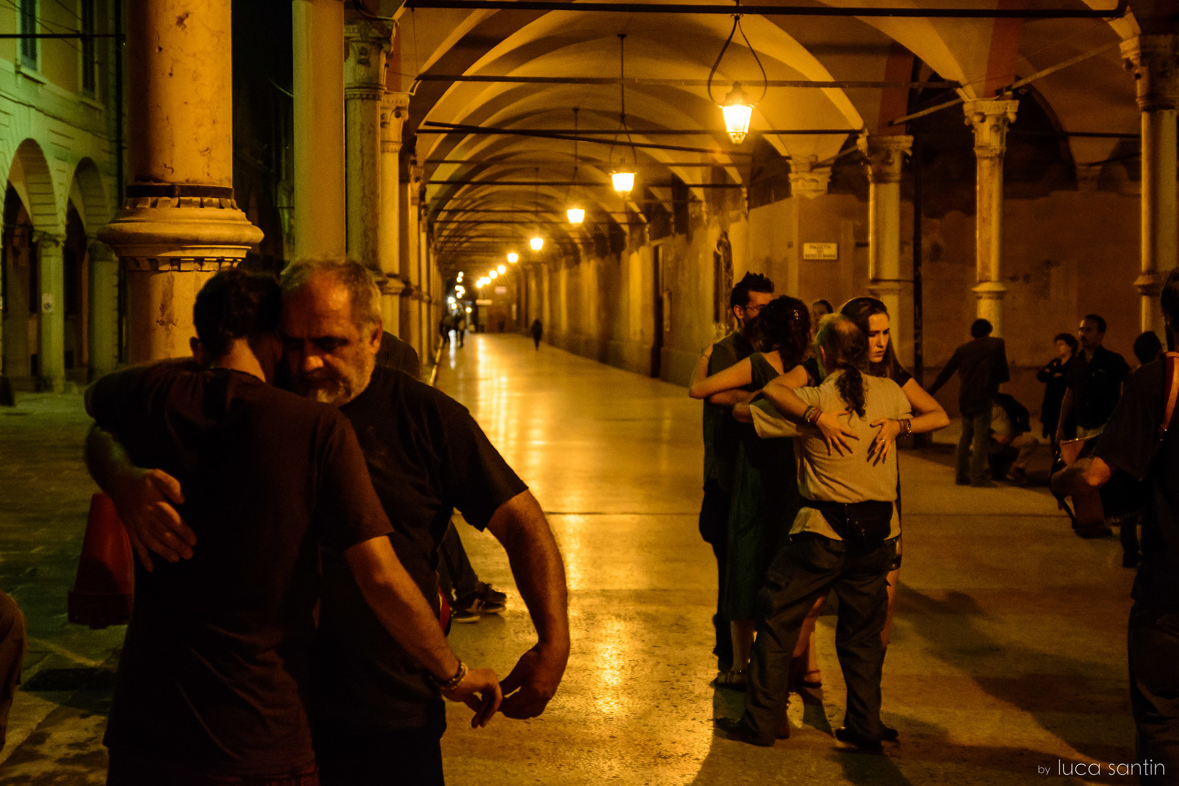 Scheggia sotto i portici