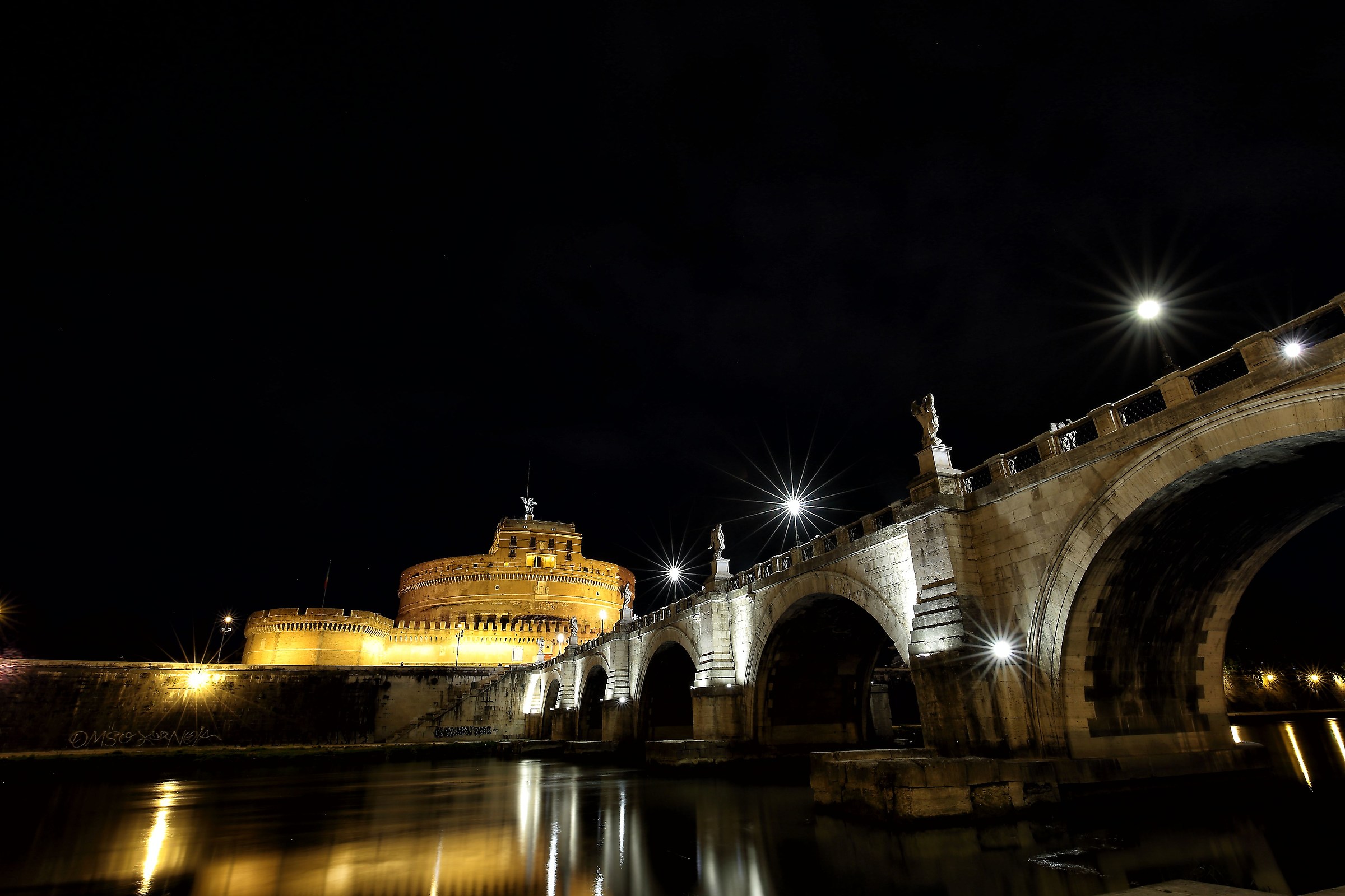 Castel Sant'Angelo e Ponte Sant'Angelo, vista latera...