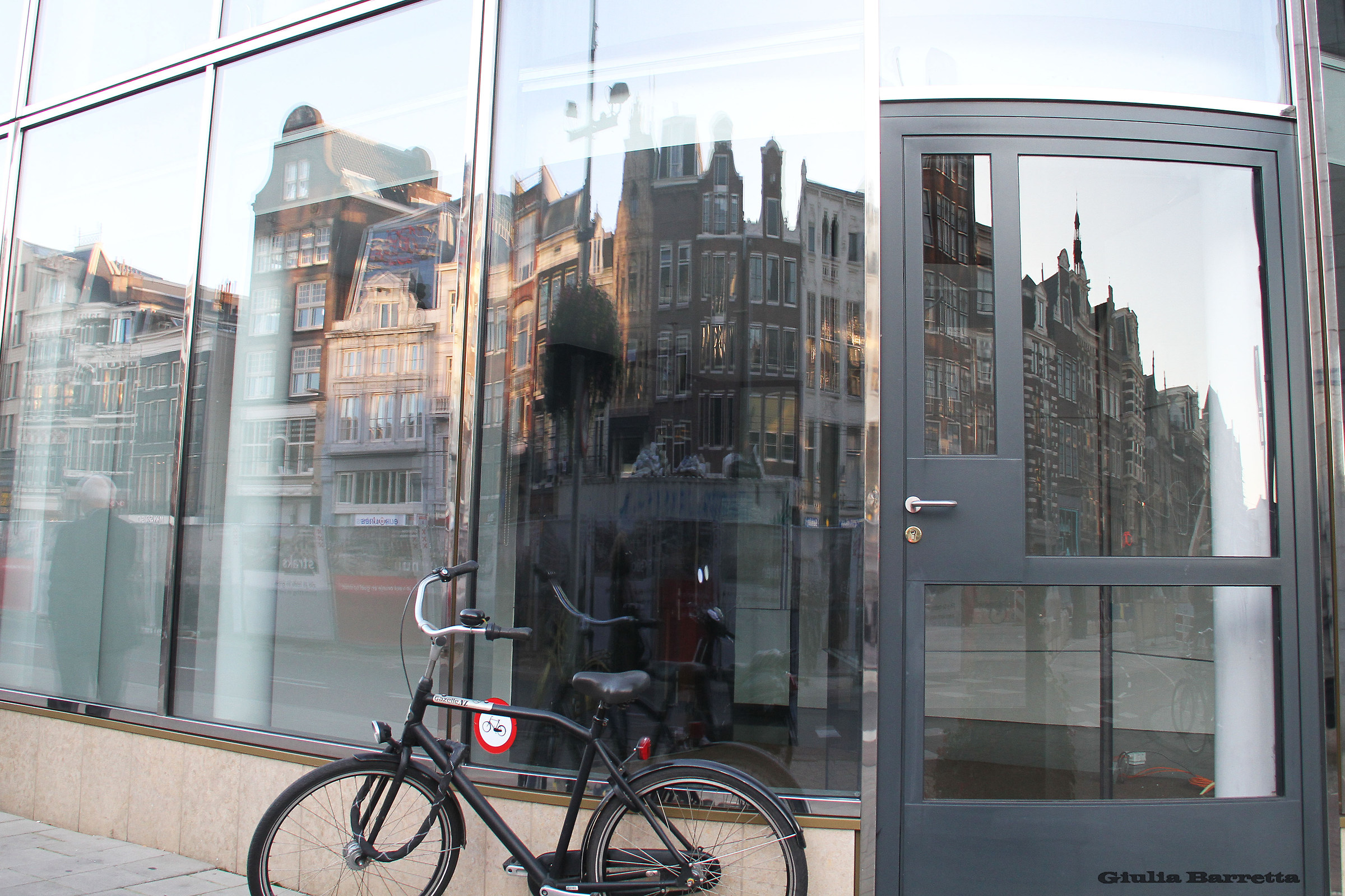 Reflection on the glass palaces