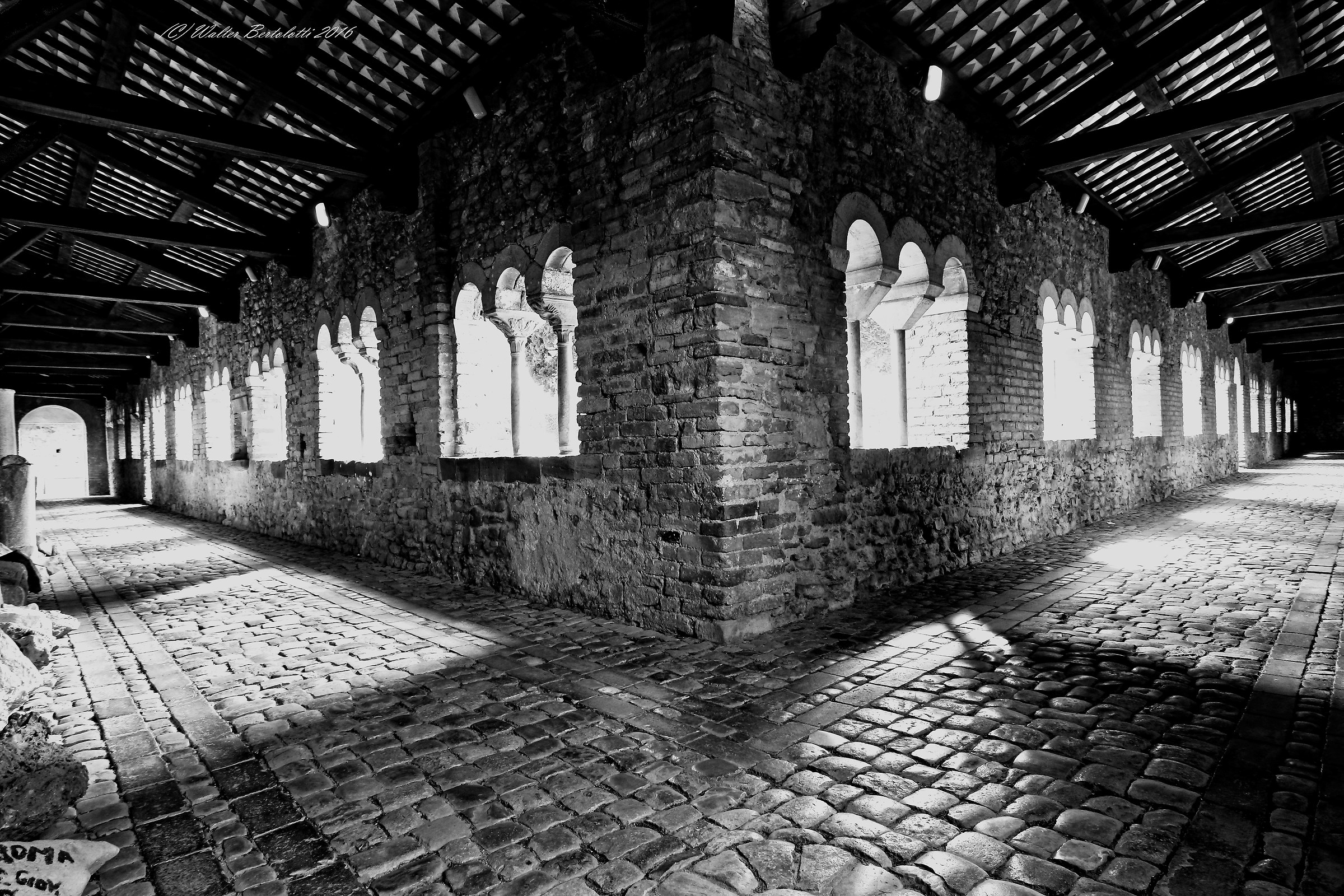 luce e ombra-pace in b.n.