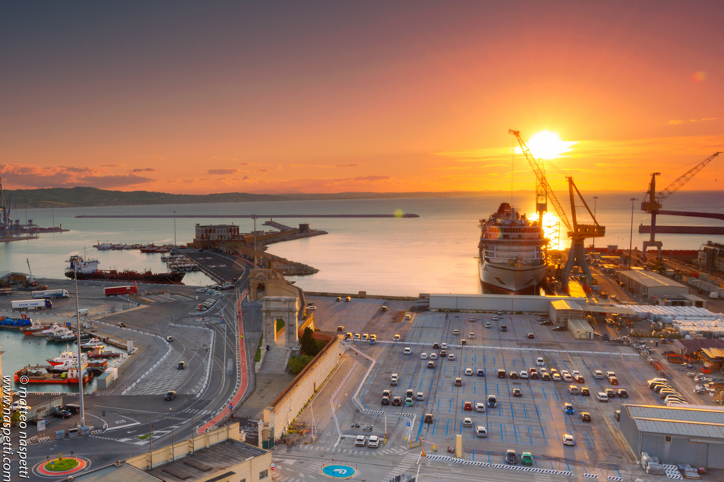 Porto di Ancona al Tramonto