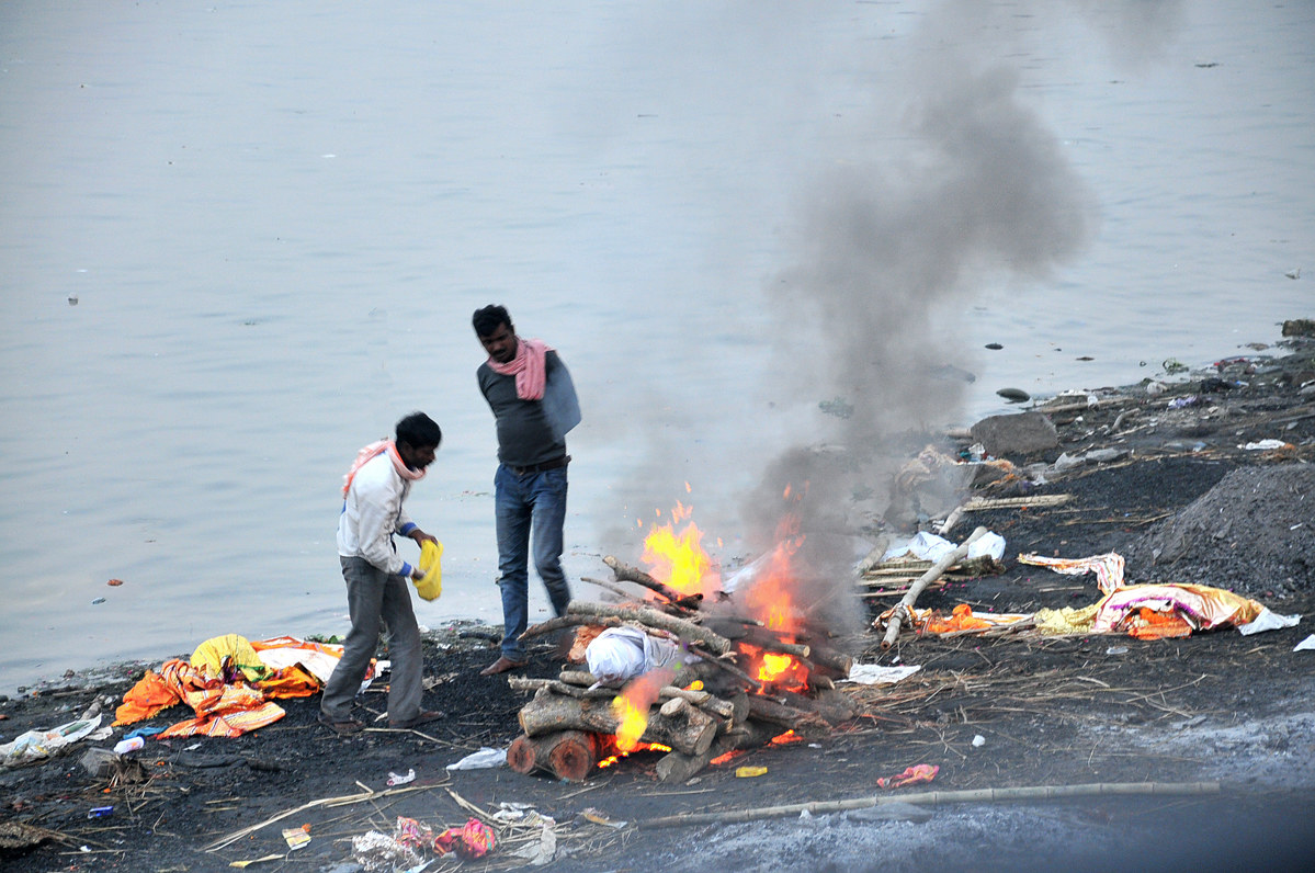 cremation on the Ganges