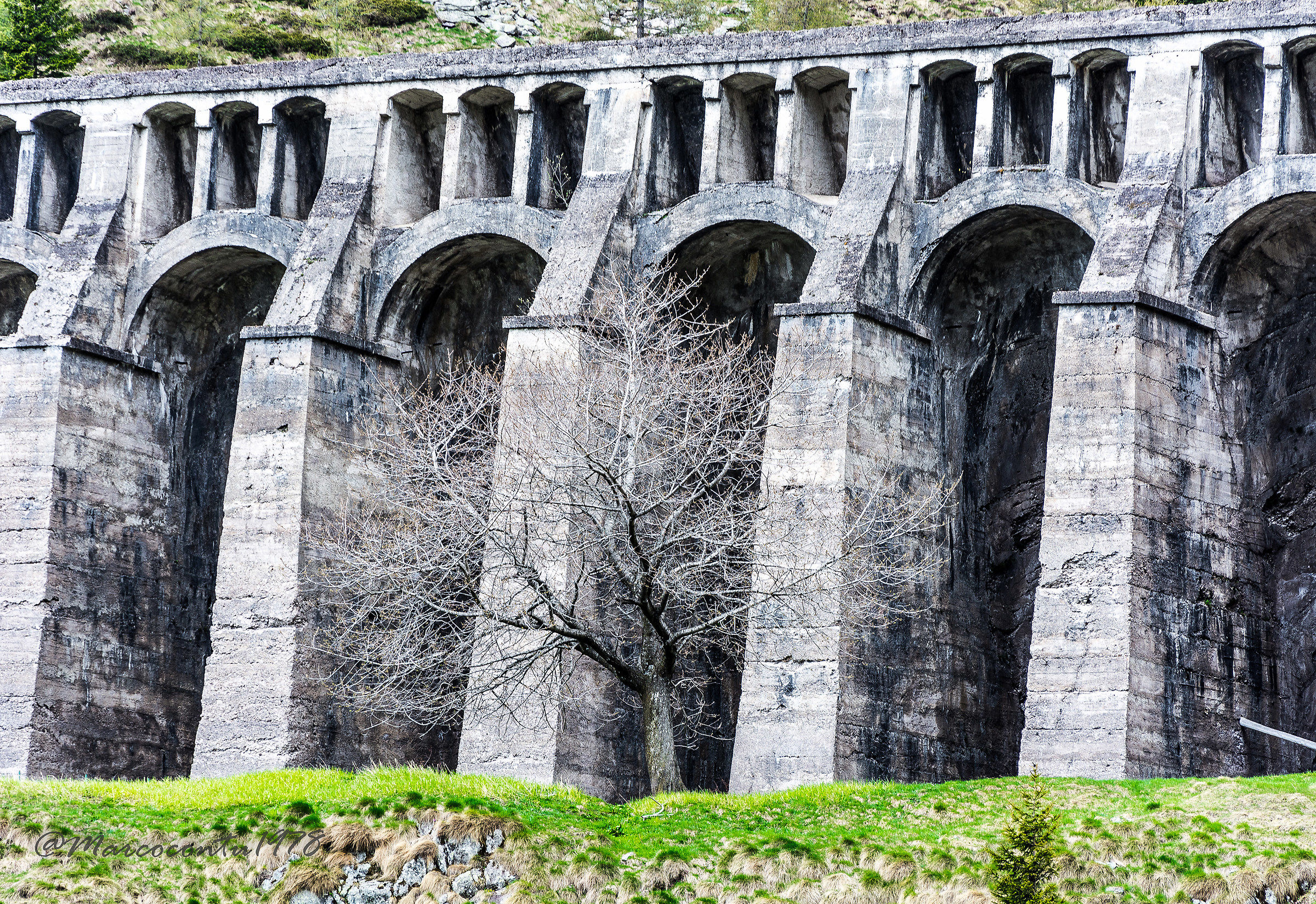 The contagious death, Gleno Dam