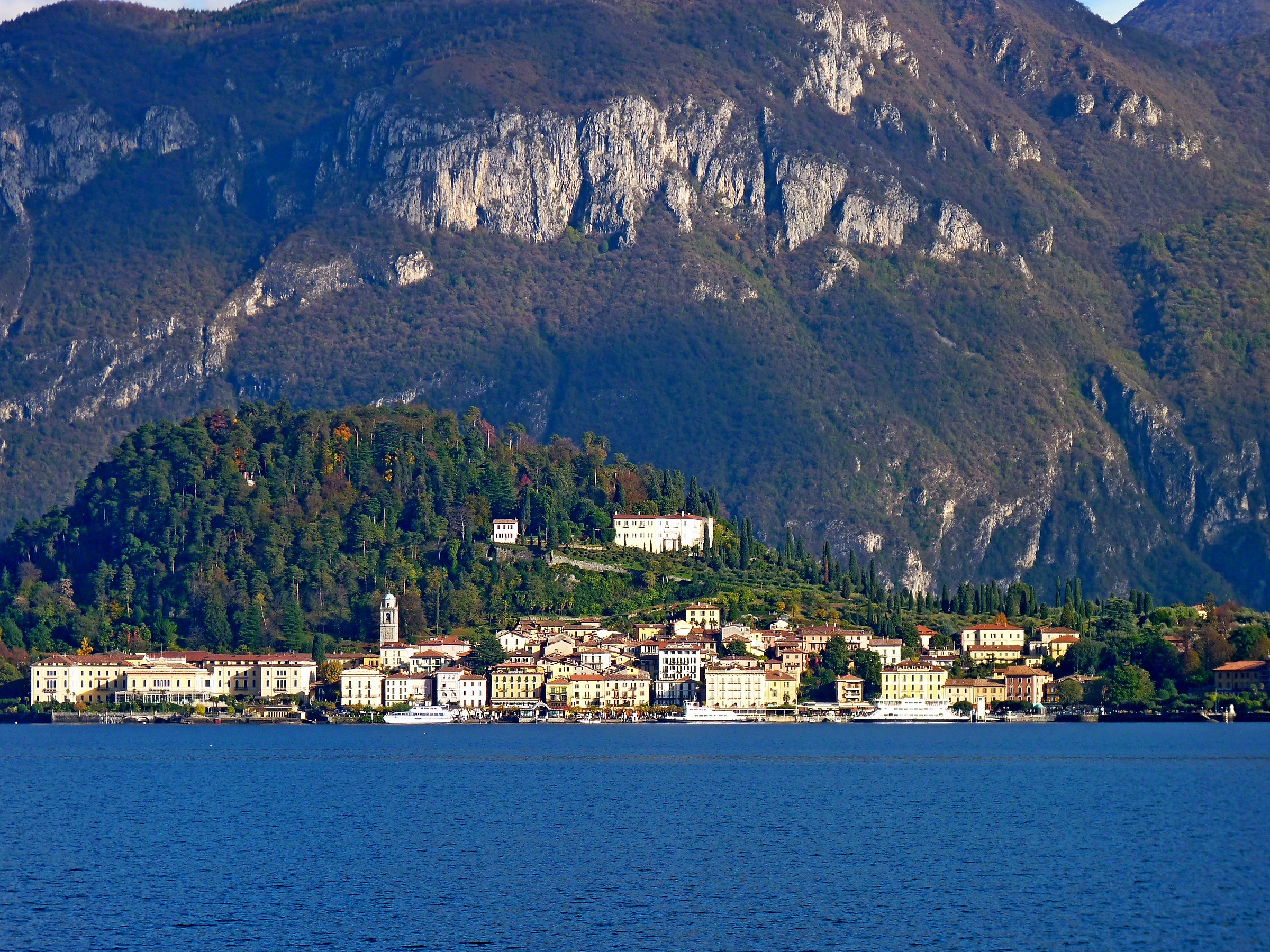 Blevio visto dalla villa d'Este  di Cernobbio