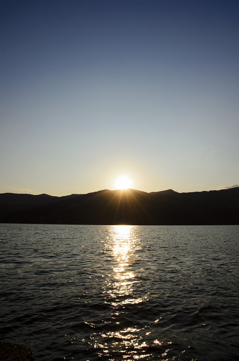 Tramonto sul lago