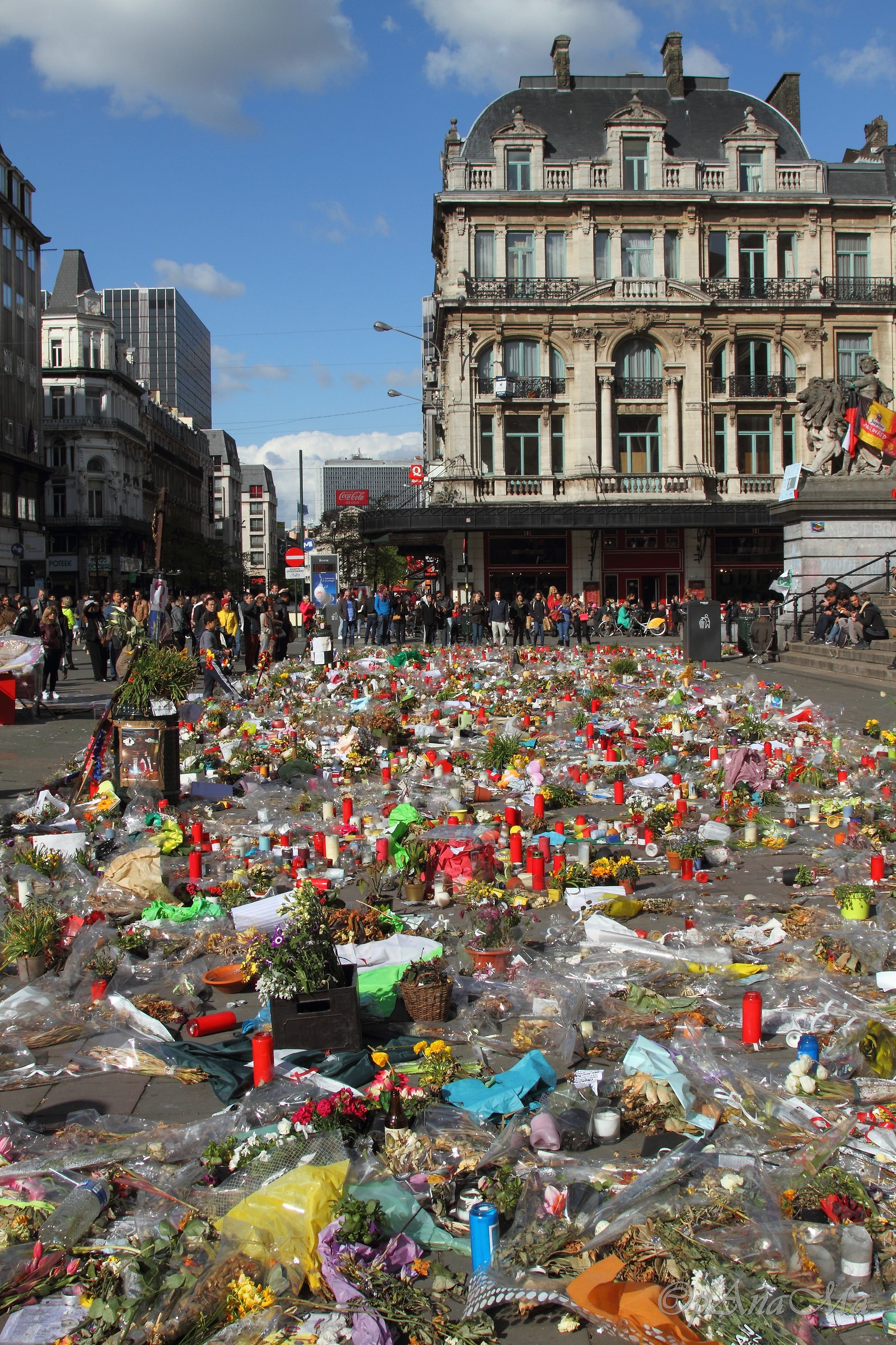 Tribute in the Place de la Bourse 2